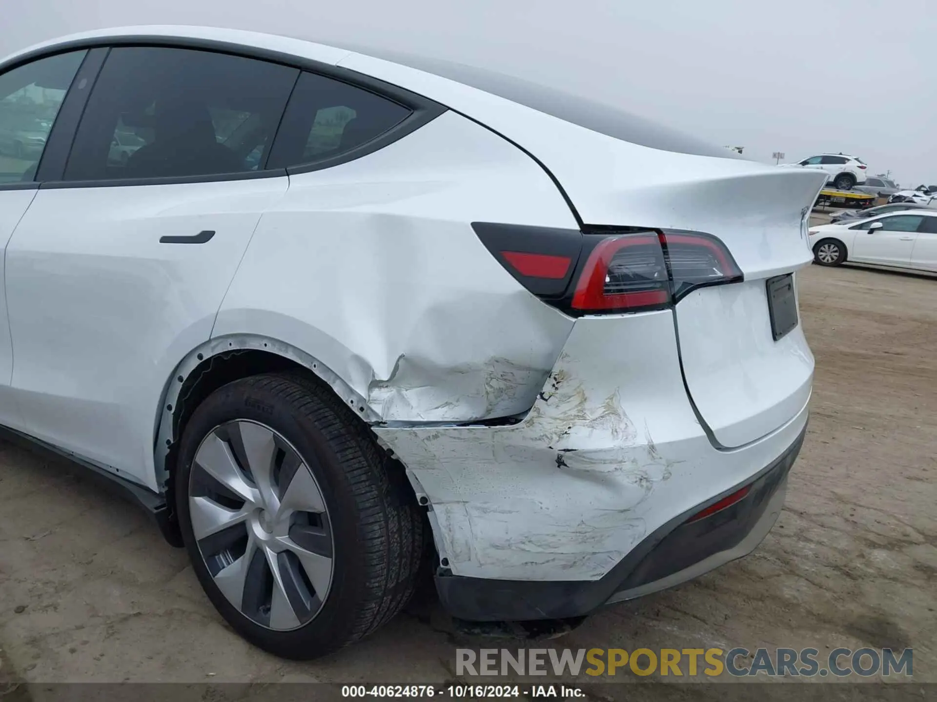 6 Photograph of a damaged car 7SAYGDEE9RA260003 TESLA MODEL Y 2024