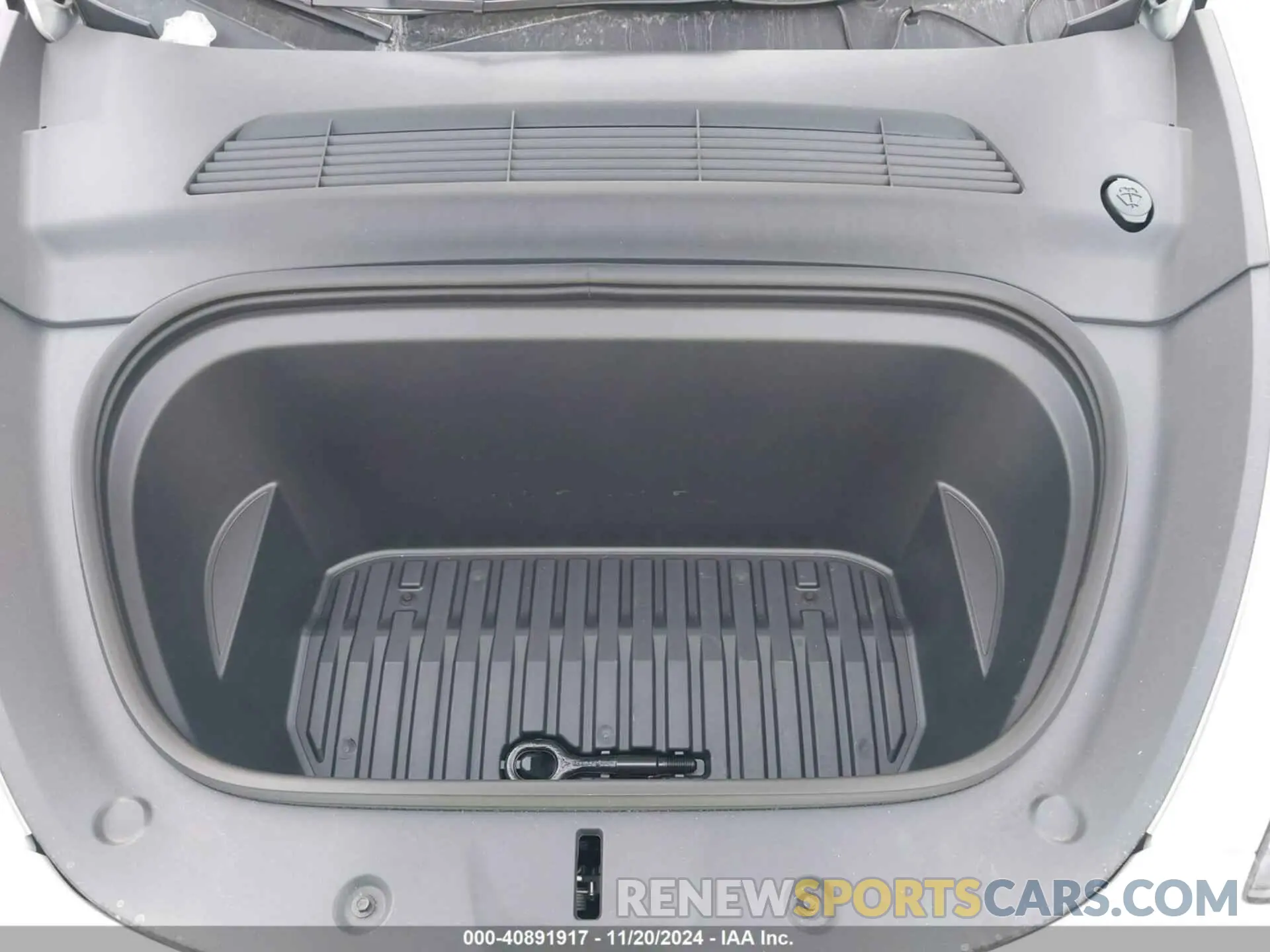 10 Photograph of a damaged car 7SAYGDEE9RA276959 TESLA MODEL Y 2024