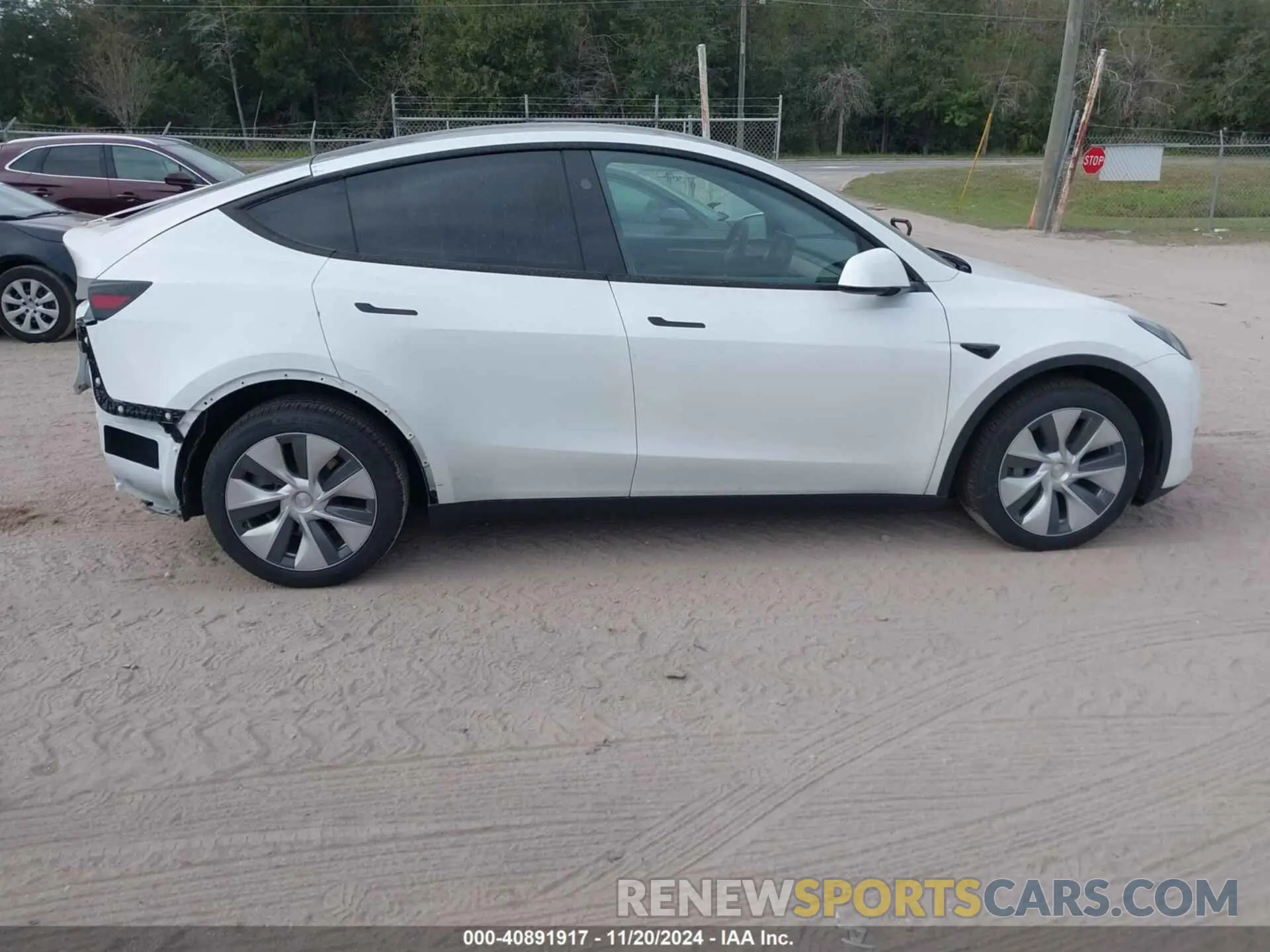 14 Photograph of a damaged car 7SAYGDEE9RA276959 TESLA MODEL Y 2024
