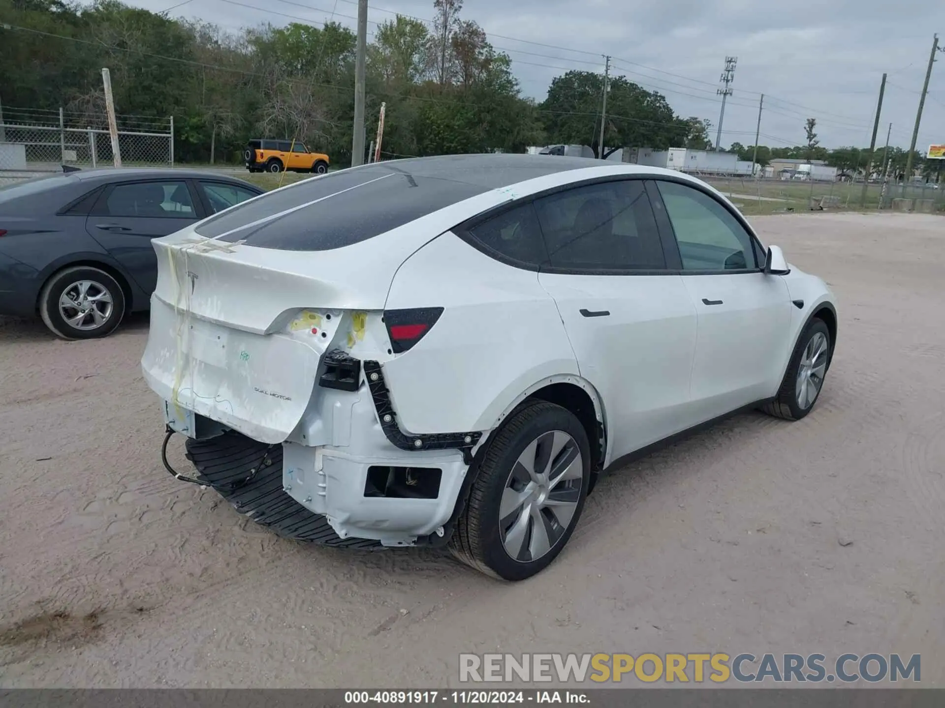 4 Photograph of a damaged car 7SAYGDEE9RA276959 TESLA MODEL Y 2024