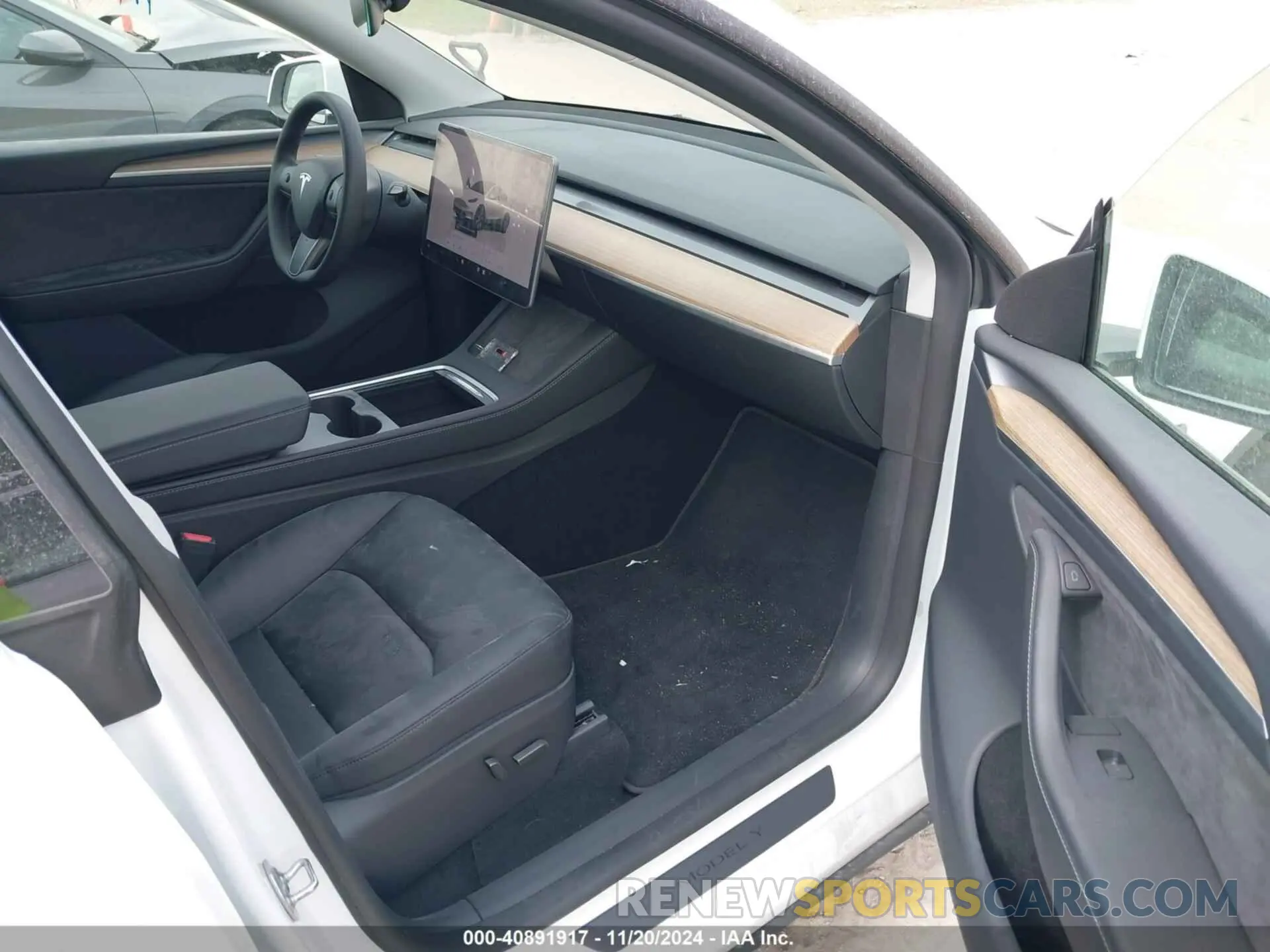 5 Photograph of a damaged car 7SAYGDEE9RA276959 TESLA MODEL Y 2024