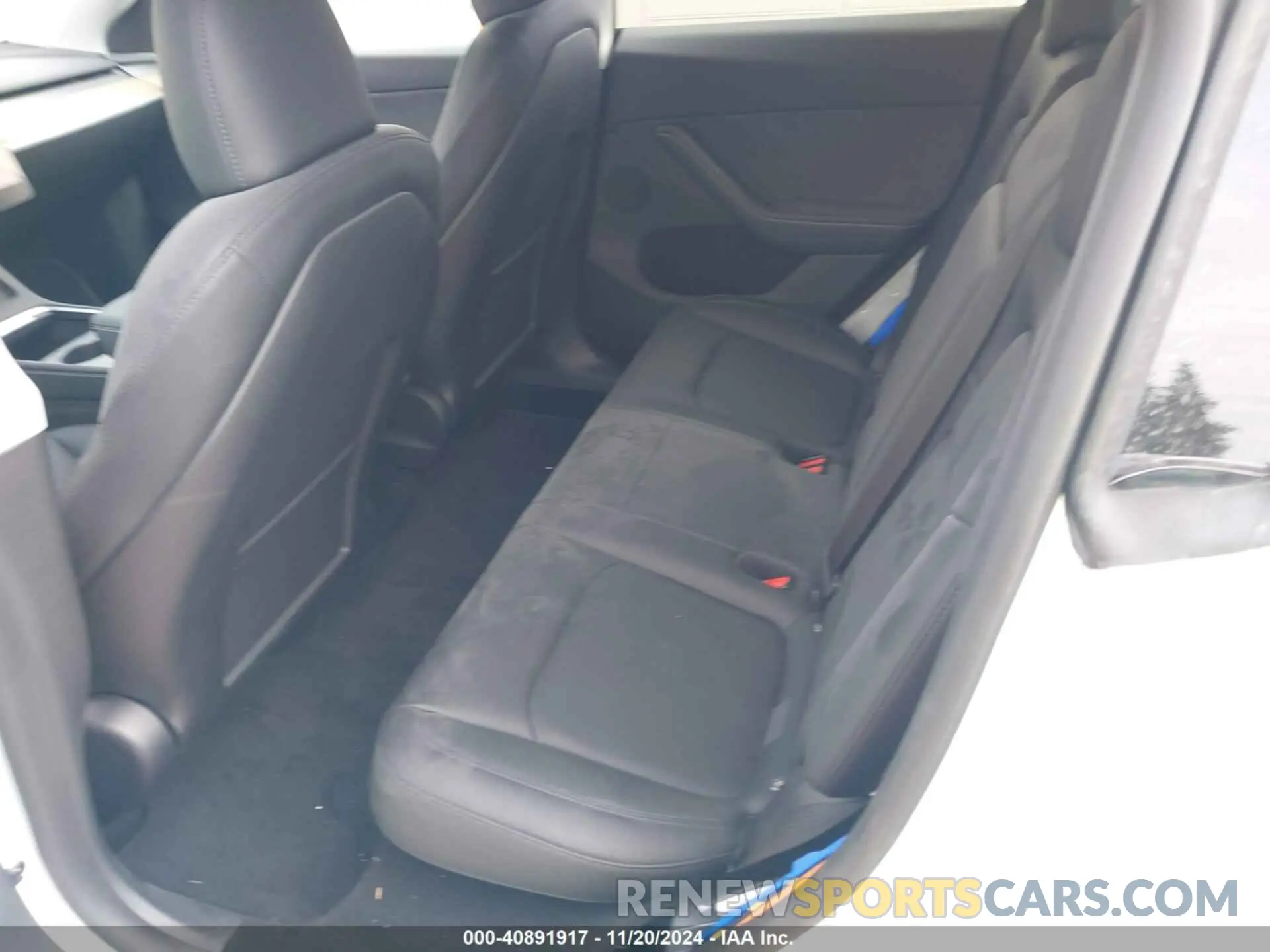 8 Photograph of a damaged car 7SAYGDEE9RA276959 TESLA MODEL Y 2024