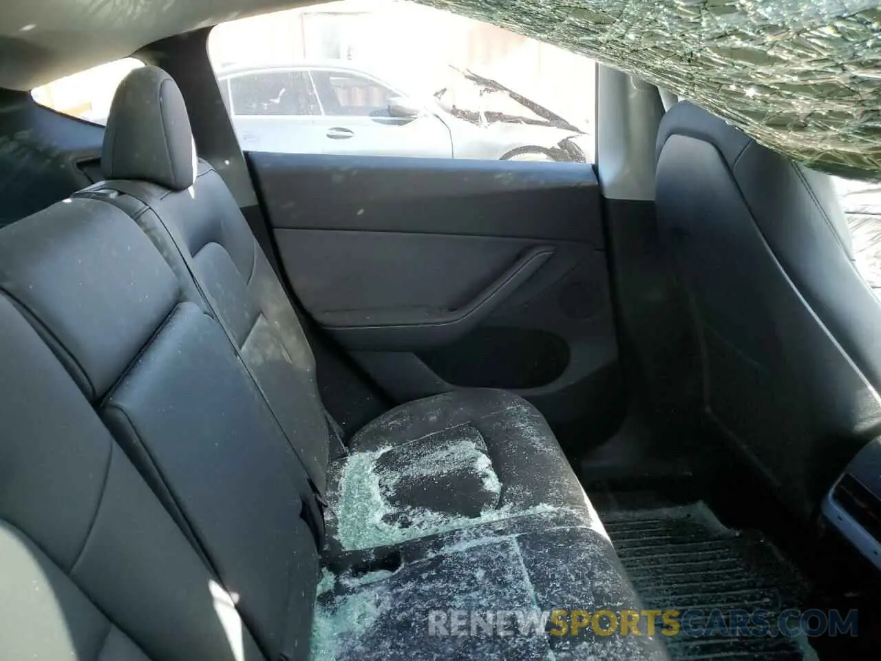 11 Photograph of a damaged car 7SAYGDEE9RA278050 TESLA MODEL Y 2024