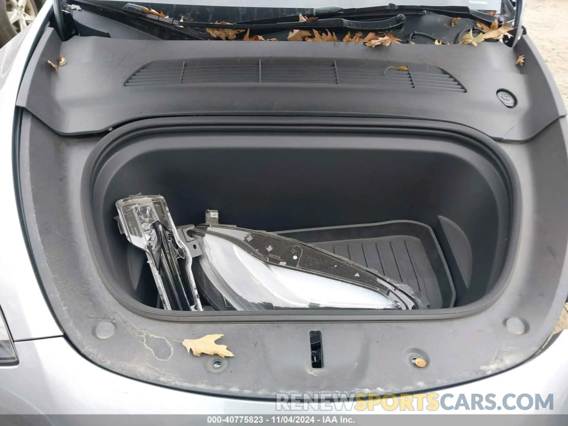 10 Photograph of a damaged car 7SAYGDEE9RA287962 TESLA MODEL Y 2024