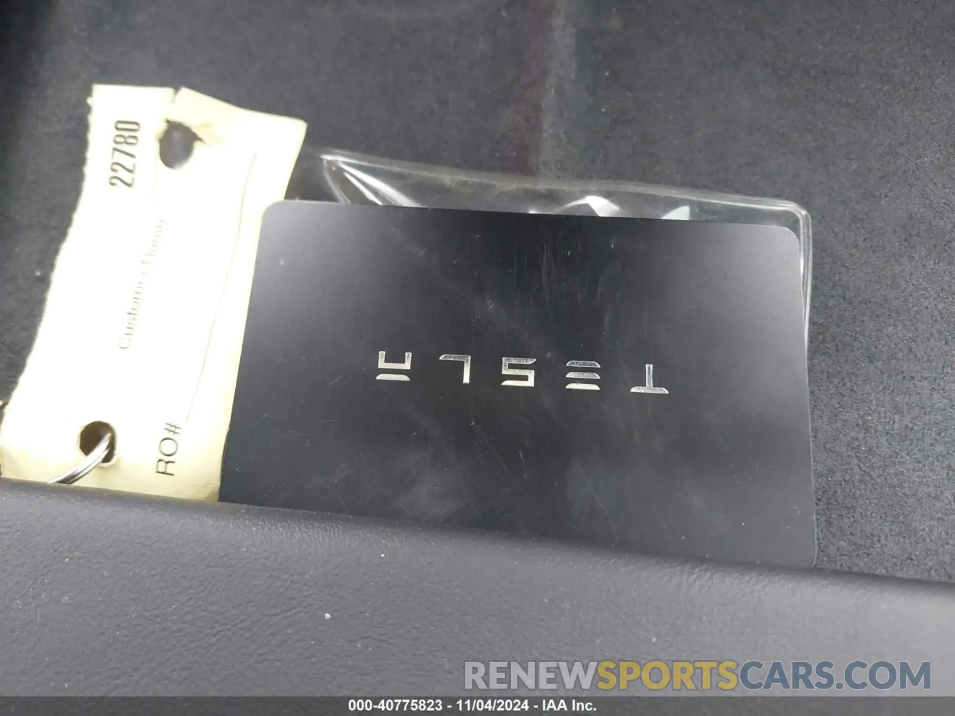 11 Photograph of a damaged car 7SAYGDEE9RA287962 TESLA MODEL Y 2024