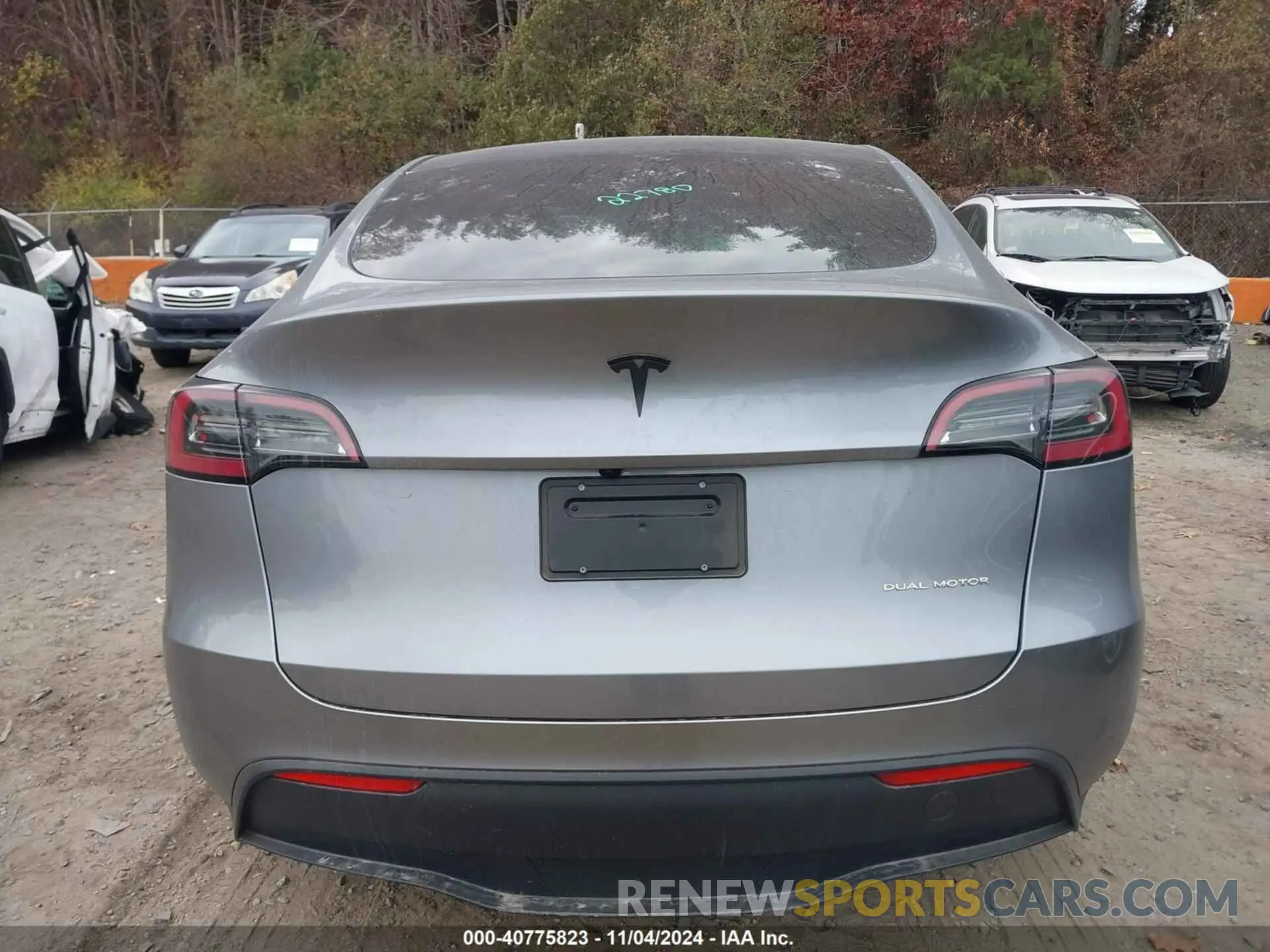 17 Photograph of a damaged car 7SAYGDEE9RA287962 TESLA MODEL Y 2024