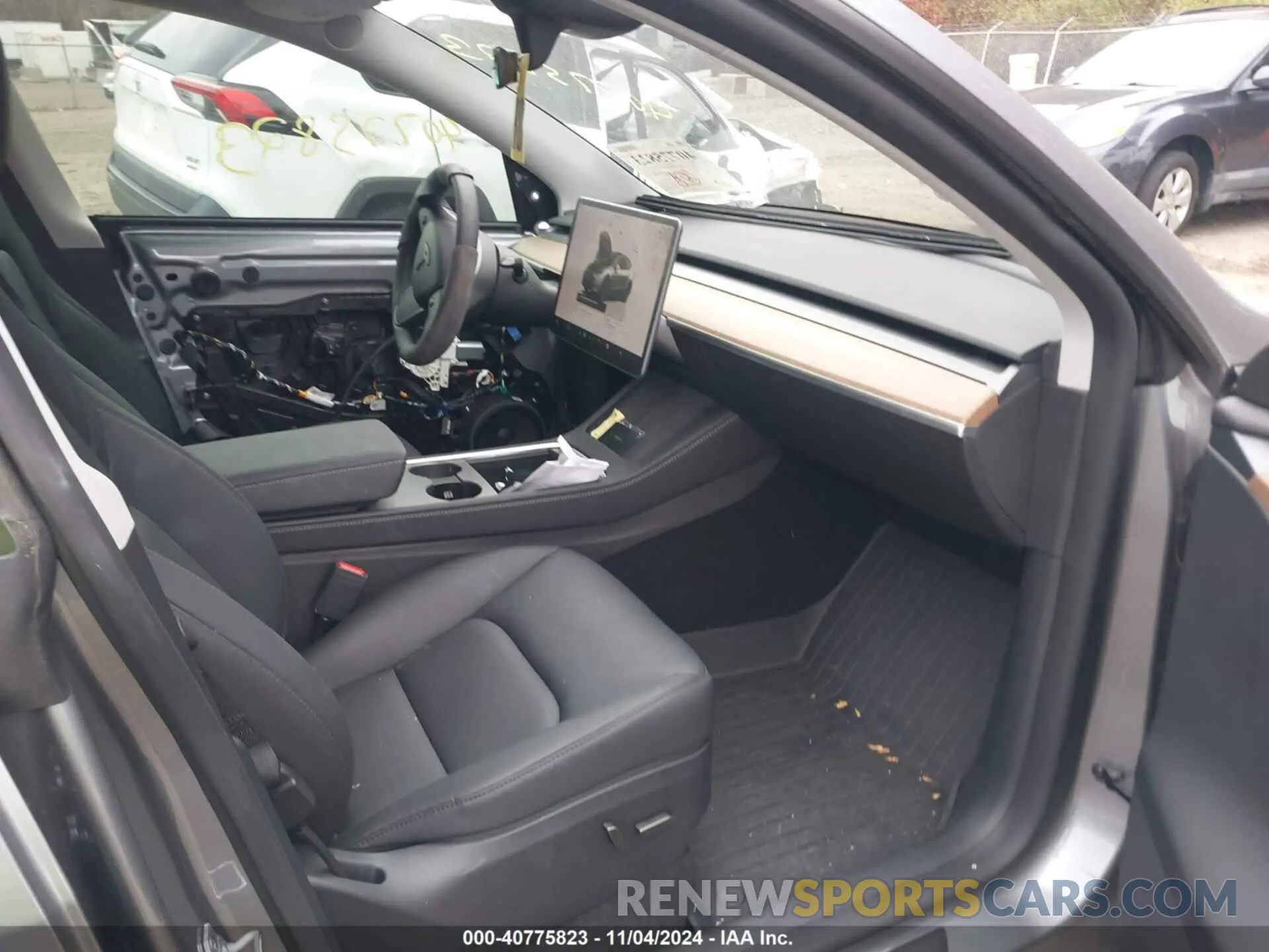 5 Photograph of a damaged car 7SAYGDEE9RA287962 TESLA MODEL Y 2024