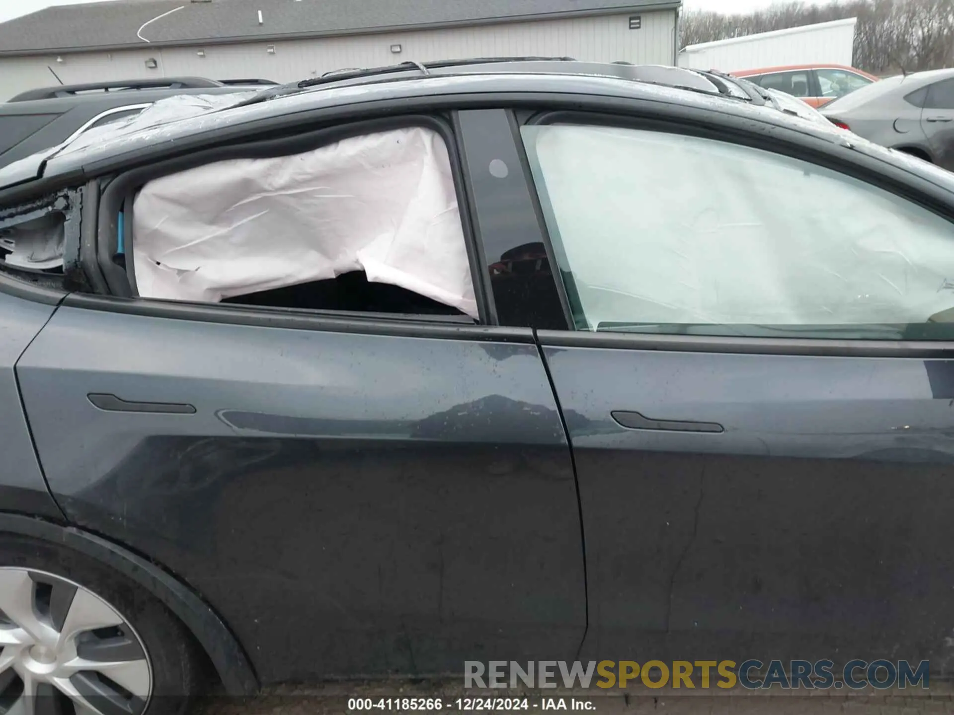 13 Photograph of a damaged car 7SAYGDEE9RA288125 TESLA MODEL Y 2024