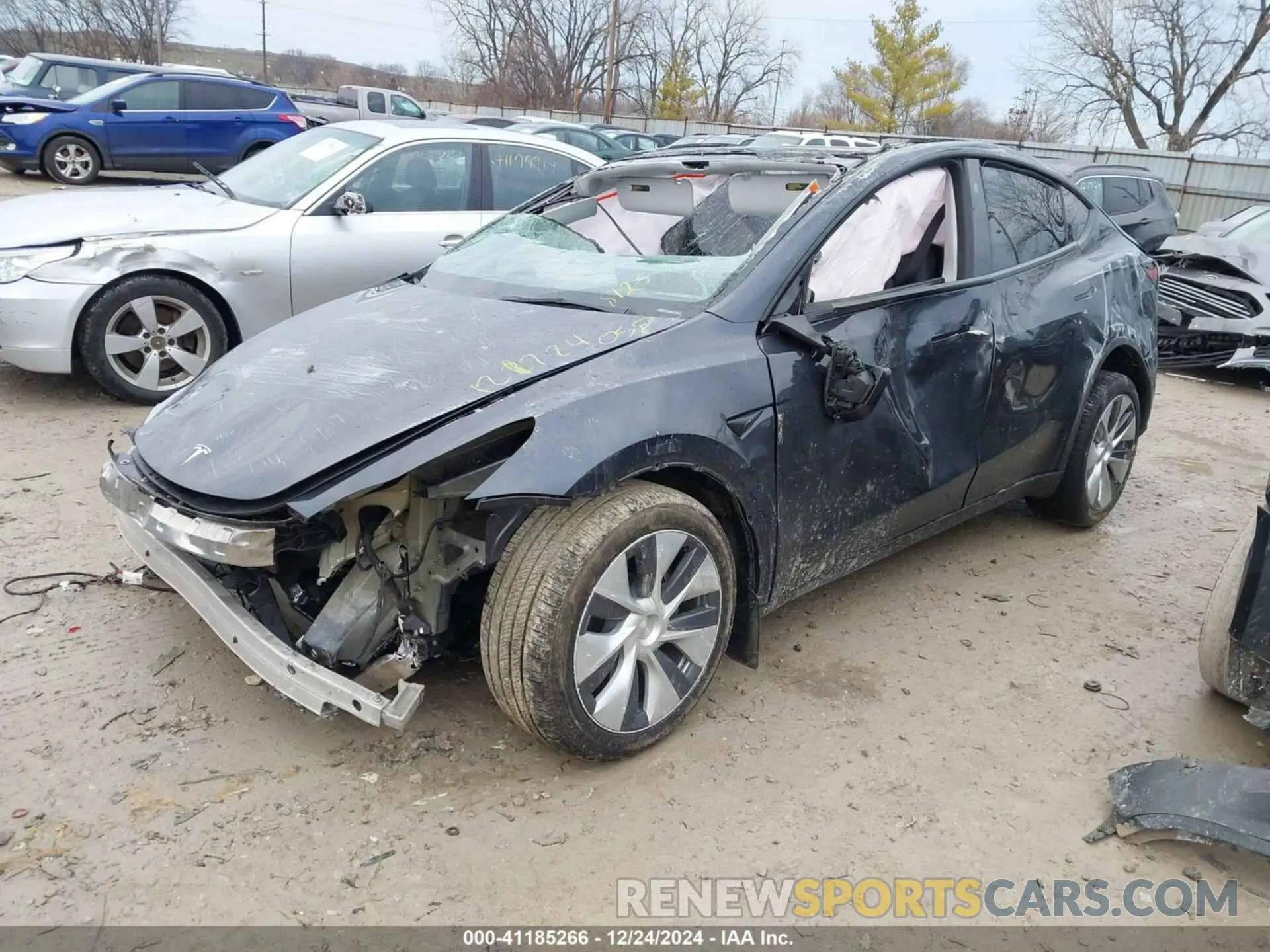 2 Photograph of a damaged car 7SAYGDEE9RA288125 TESLA MODEL Y 2024