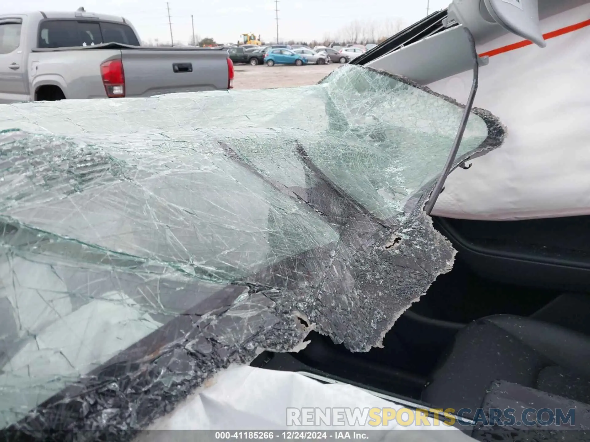 7 Photograph of a damaged car 7SAYGDEE9RA288125 TESLA MODEL Y 2024