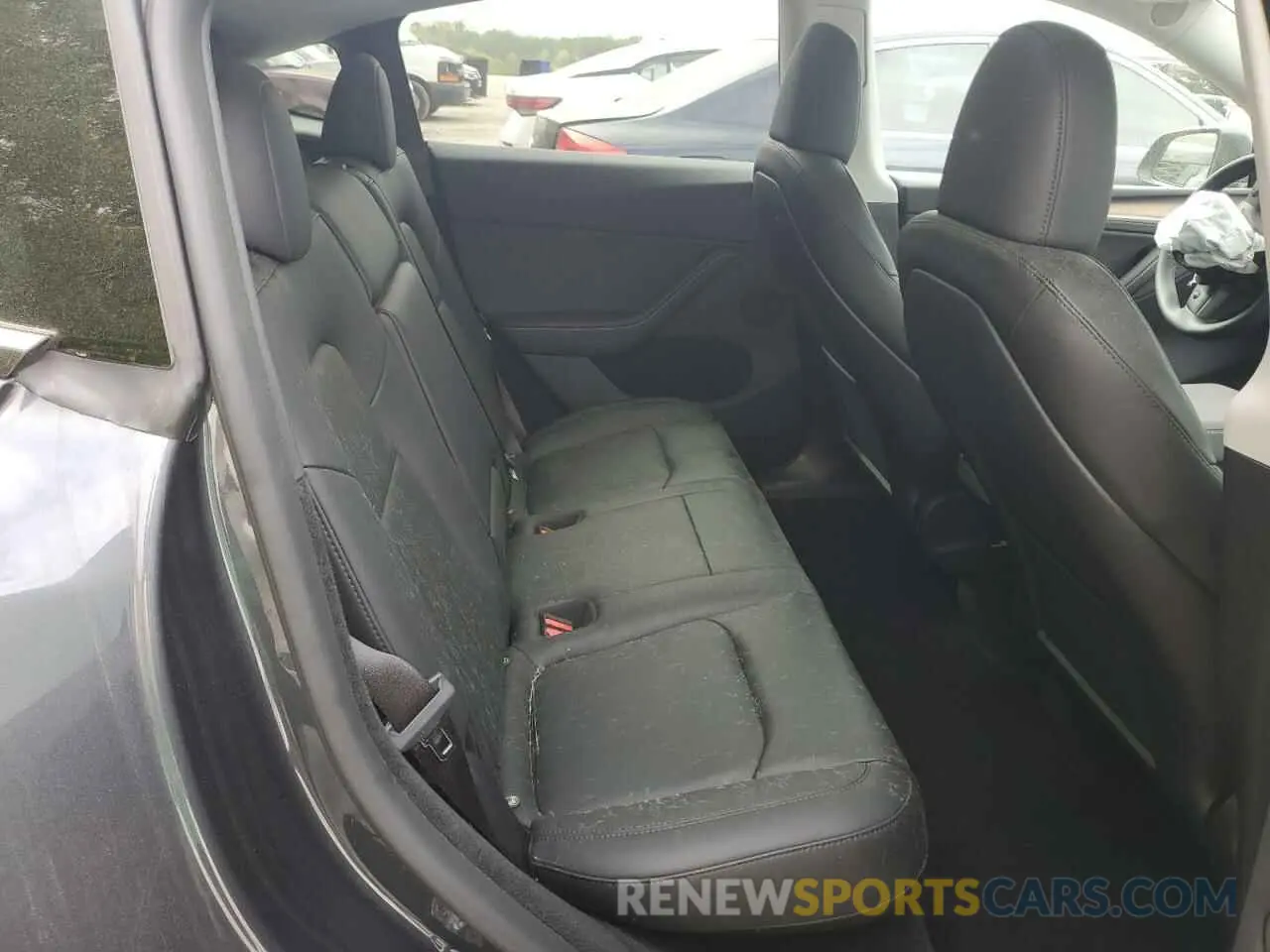 10 Photograph of a damaged car 7SAYGDEE9RA293776 TESLA MODEL Y 2024
