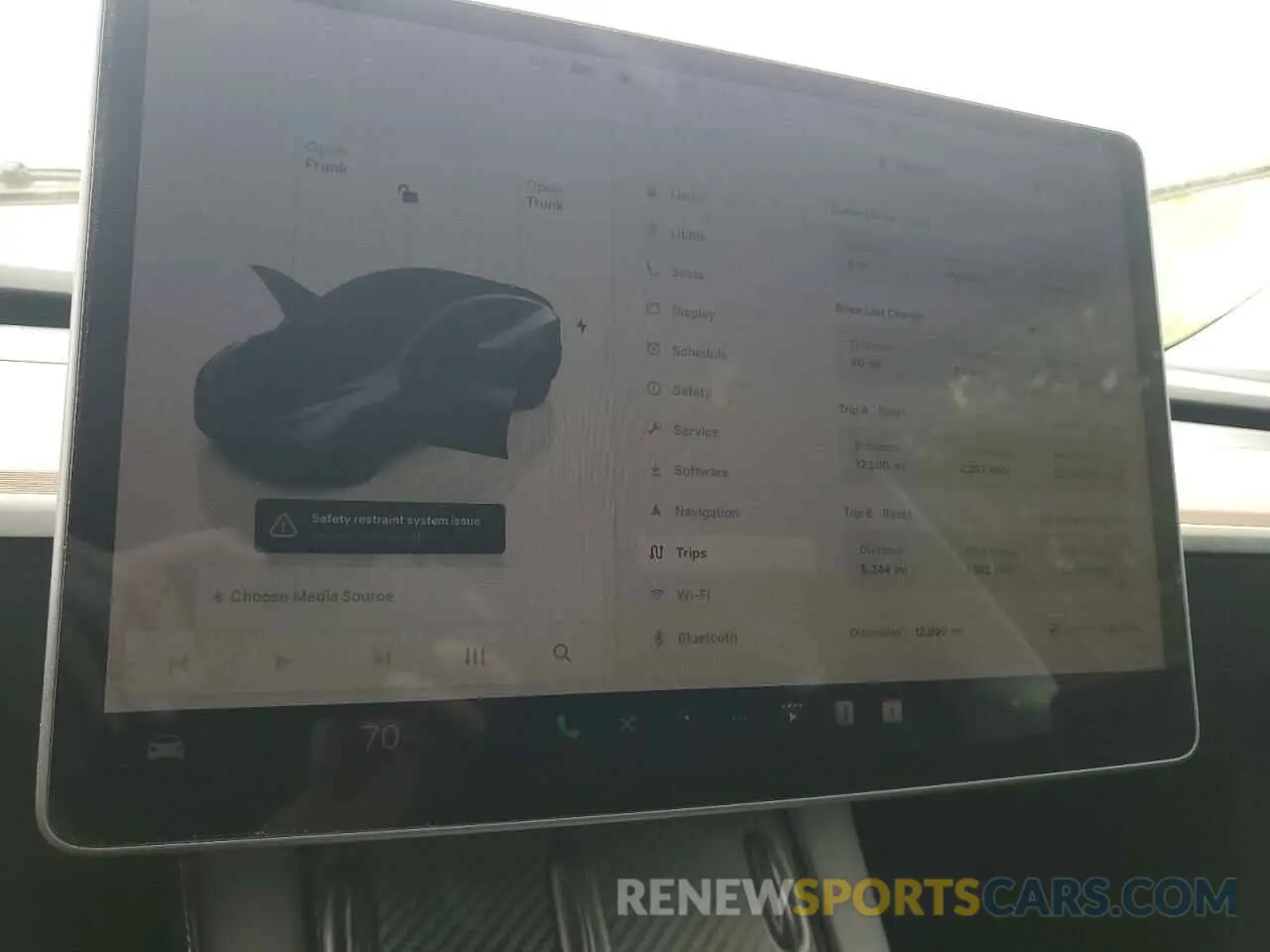 9 Photograph of a damaged car 7SAYGDEE9RA293776 TESLA MODEL Y 2024