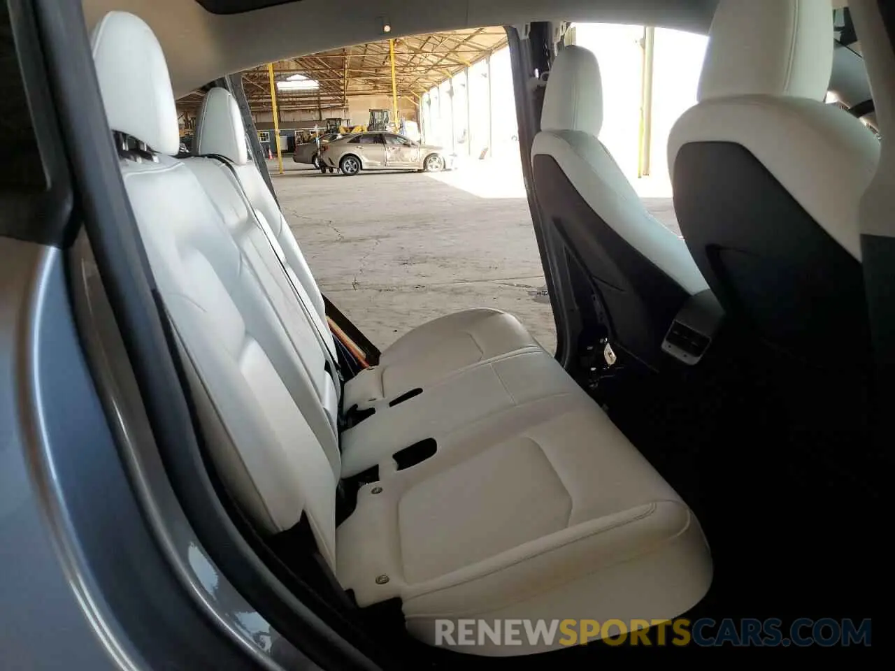 10 Photograph of a damaged car 7SAYGDEE9RA294541 TESLA MODEL Y 2024