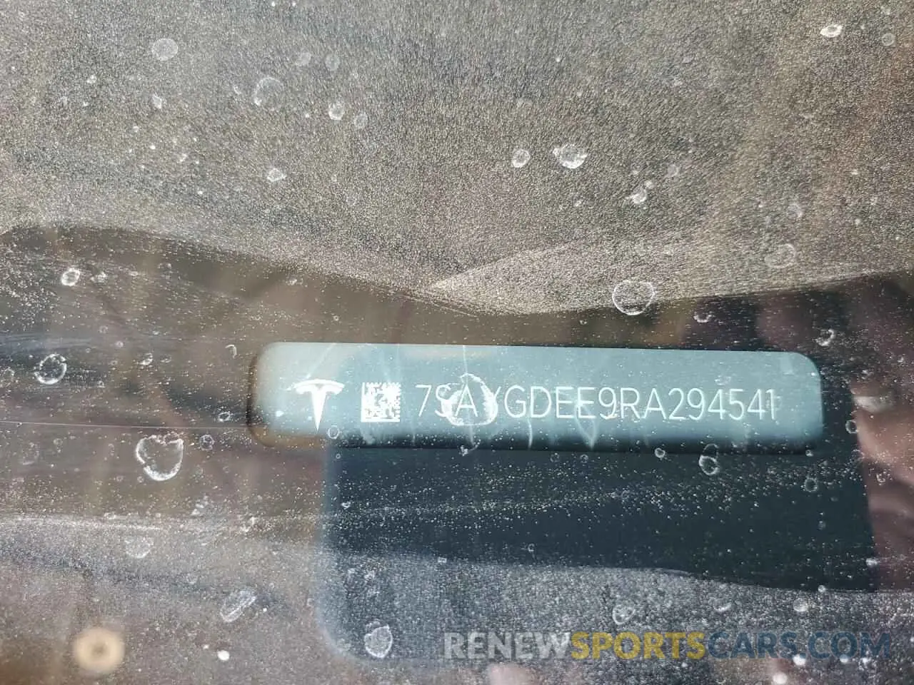 13 Photograph of a damaged car 7SAYGDEE9RA294541 TESLA MODEL Y 2024