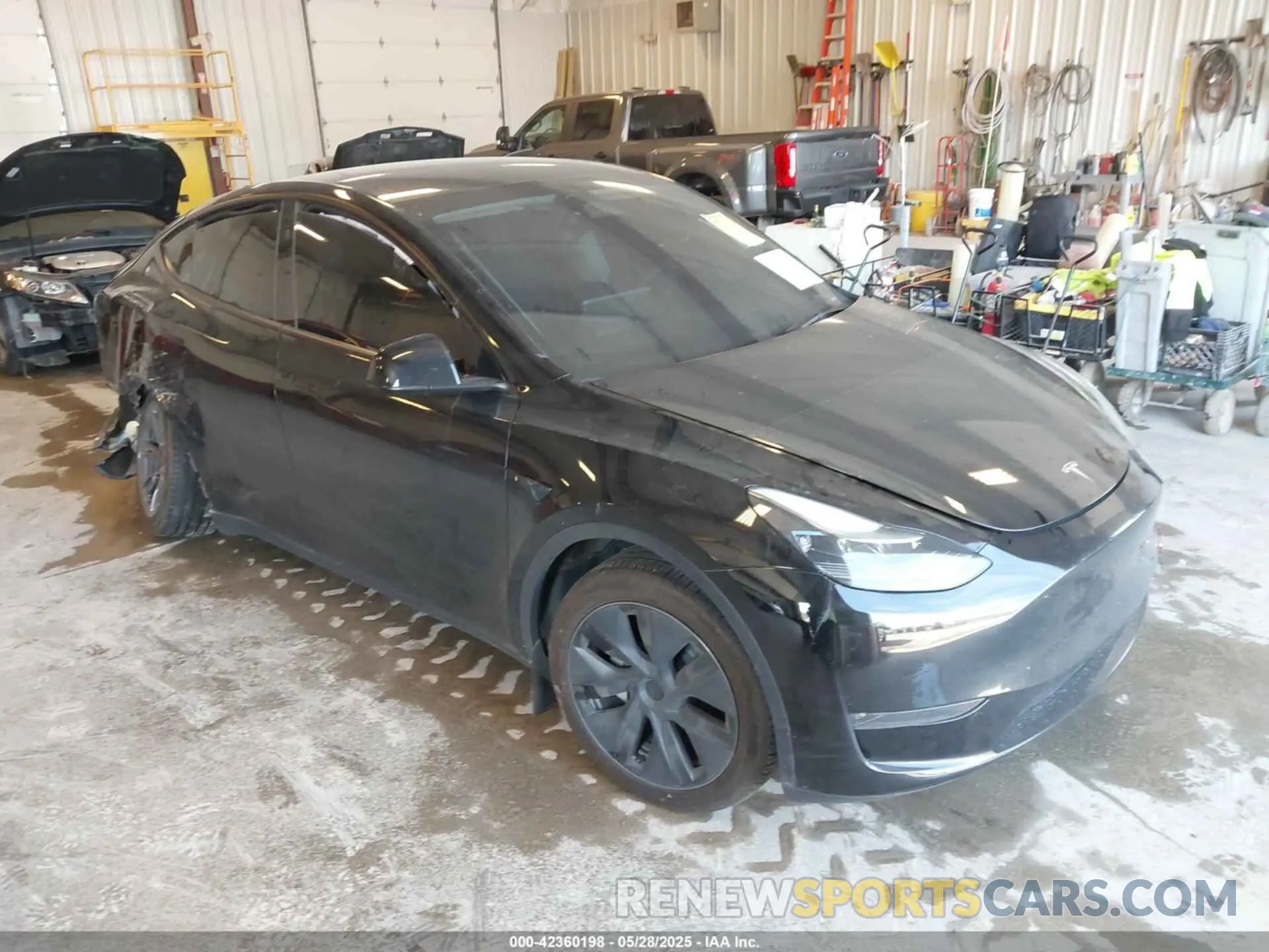 1 Photograph of a damaged car 7SAYGDEE9RA302640 TESLA MODEL Y 2024