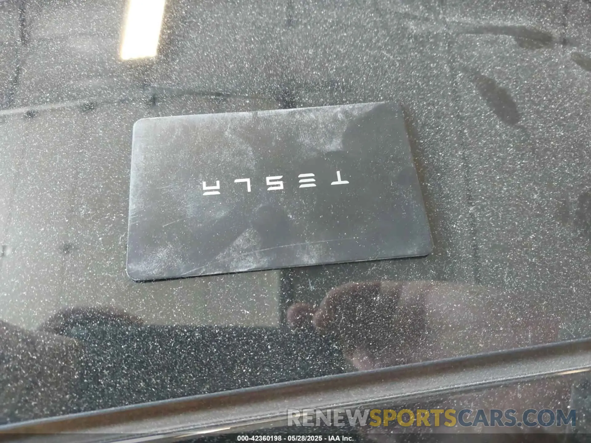 11 Photograph of a damaged car 7SAYGDEE9RA302640 TESLA MODEL Y 2024