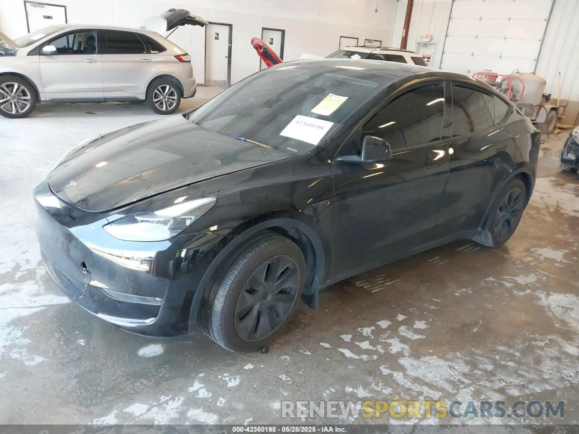2 Photograph of a damaged car 7SAYGDEE9RA302640 TESLA MODEL Y 2024