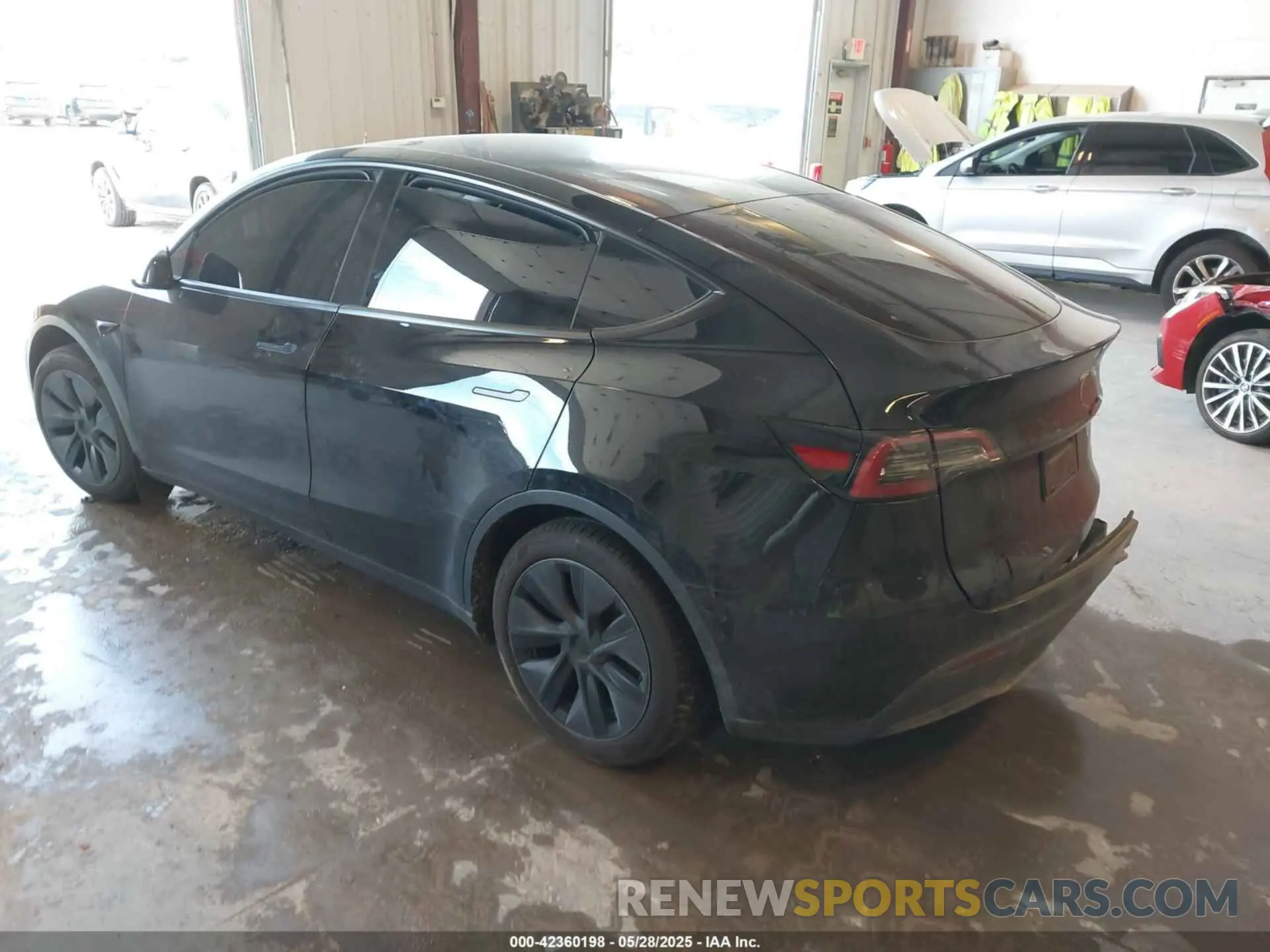 3 Photograph of a damaged car 7SAYGDEE9RA302640 TESLA MODEL Y 2024