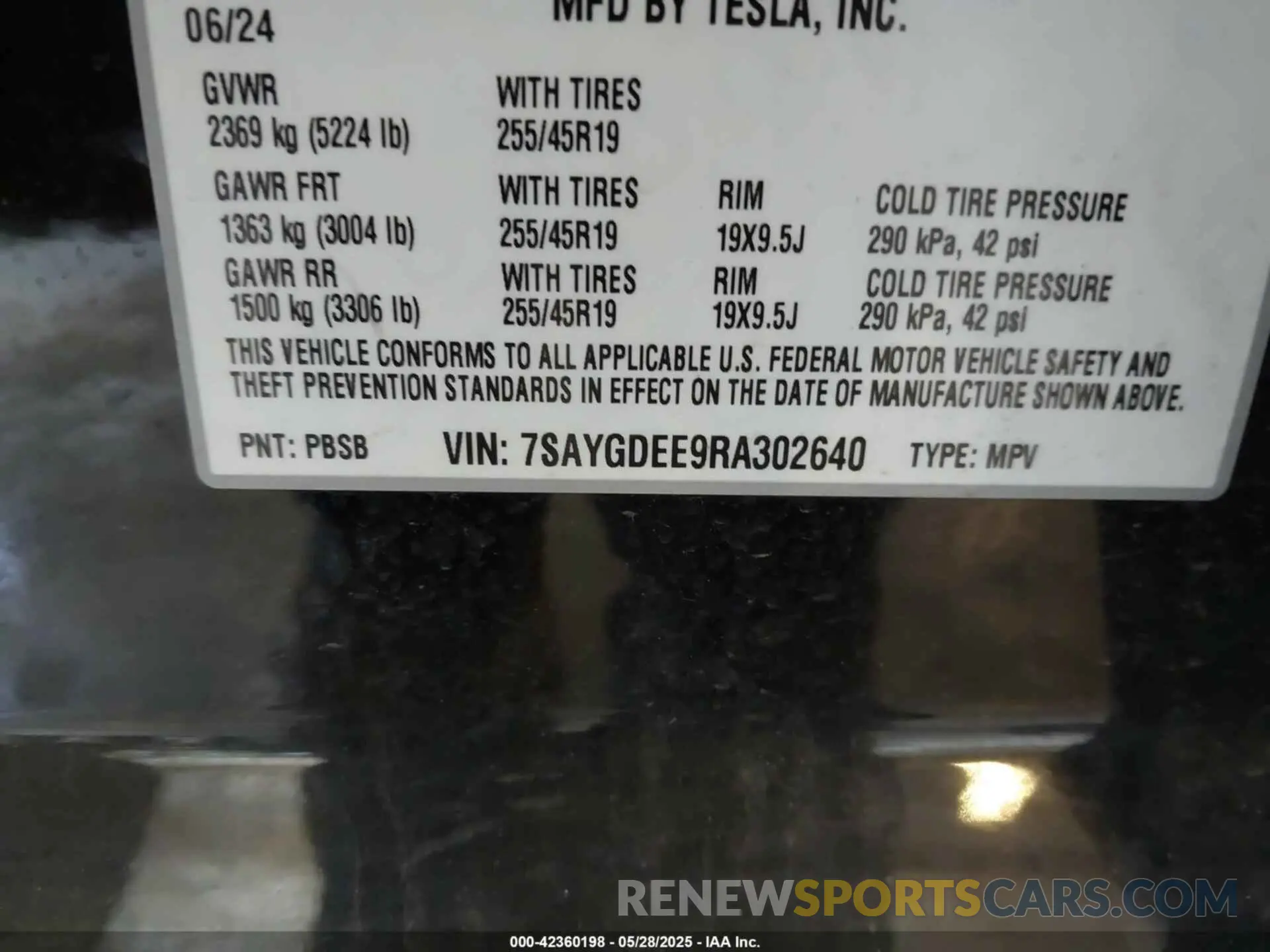 9 Photograph of a damaged car 7SAYGDEE9RA302640 TESLA MODEL Y 2024