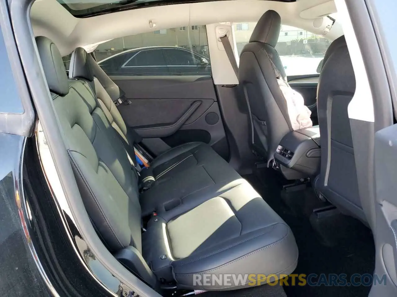 10 Photograph of a damaged car 7SAYGDEE9RA303397 TESLA MODEL Y 2024