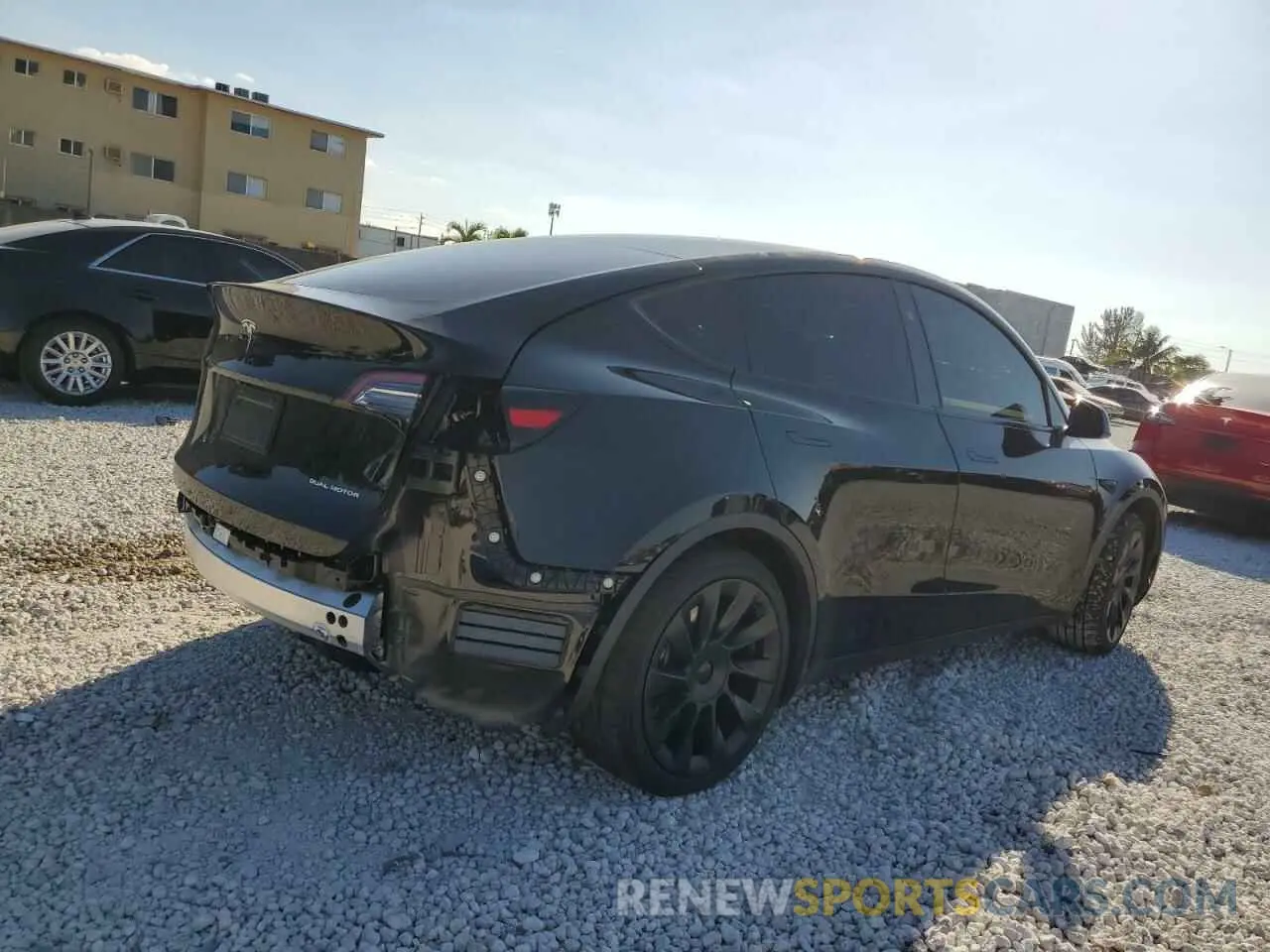 3 Photograph of a damaged car 7SAYGDEE9RA303397 TESLA MODEL Y 2024
