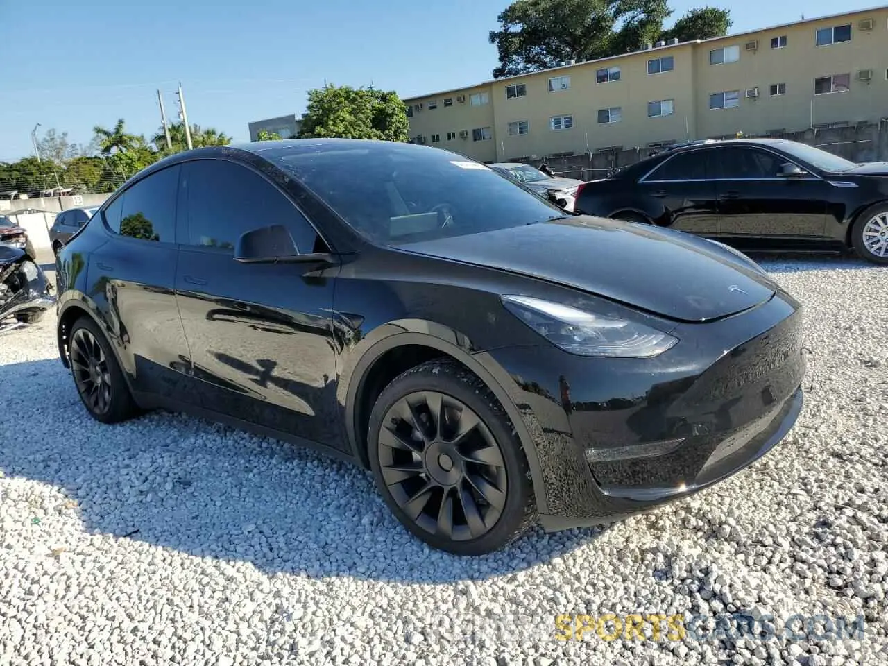 4 Photograph of a damaged car 7SAYGDEE9RA303397 TESLA MODEL Y 2024