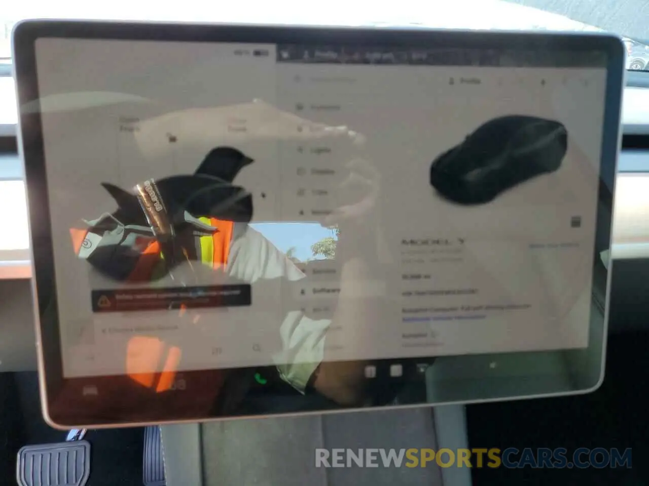 9 Photograph of a damaged car 7SAYGDEE9RA303397 TESLA MODEL Y 2024