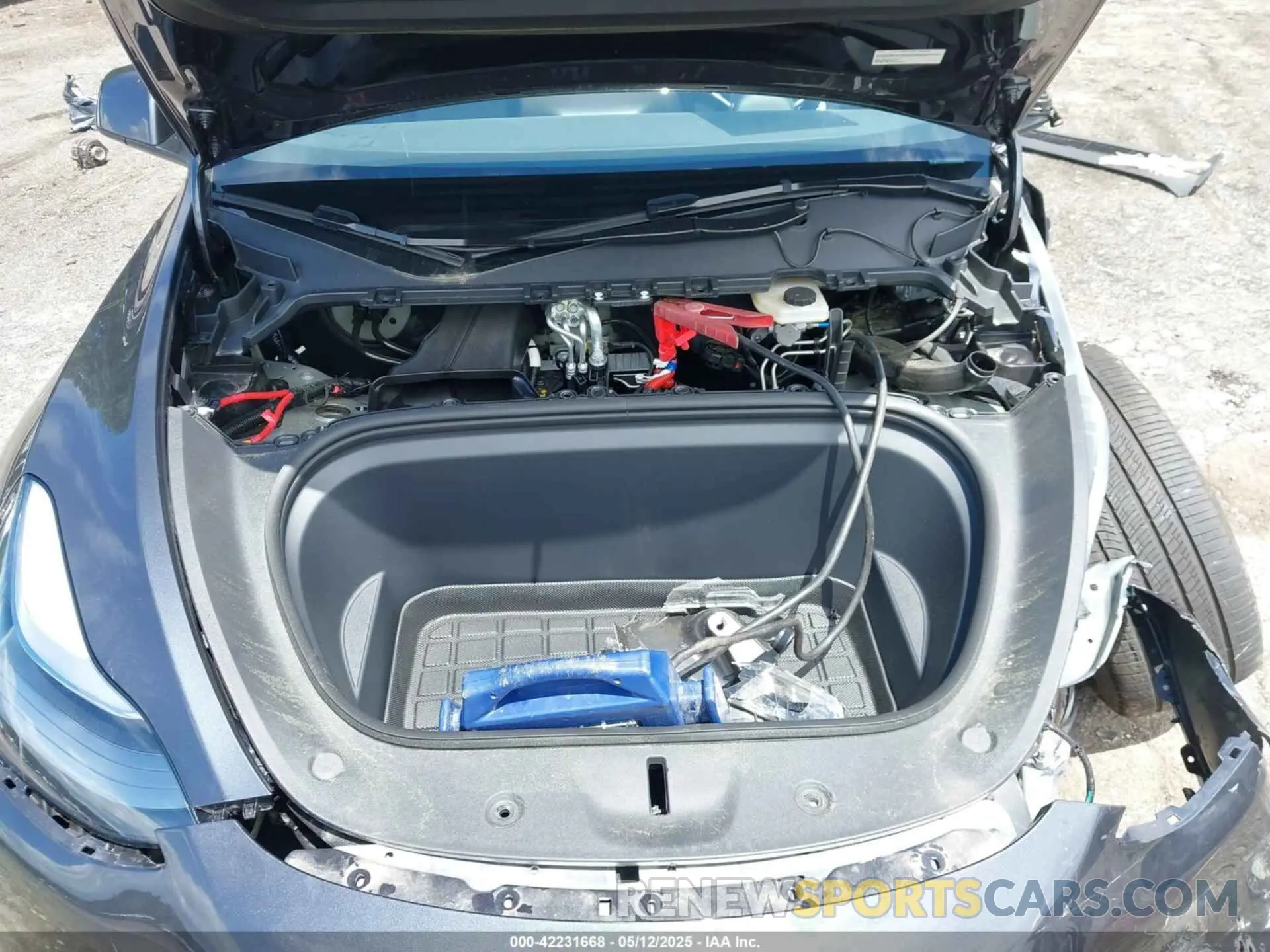 10 Photograph of a damaged car 7SAYGDEE9RA306574 TESLA MODEL Y 2024