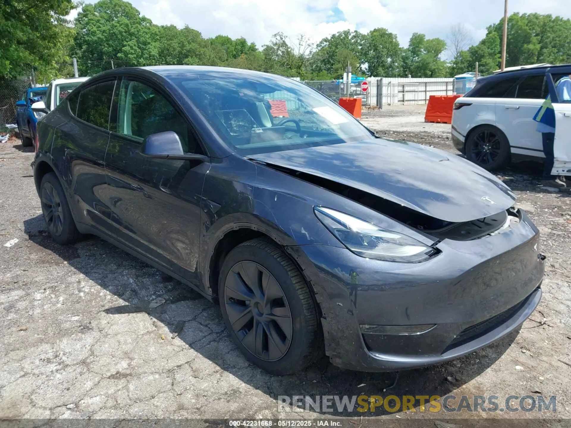 12 Photograph of a damaged car 7SAYGDEE9RA306574 TESLA MODEL Y 2024