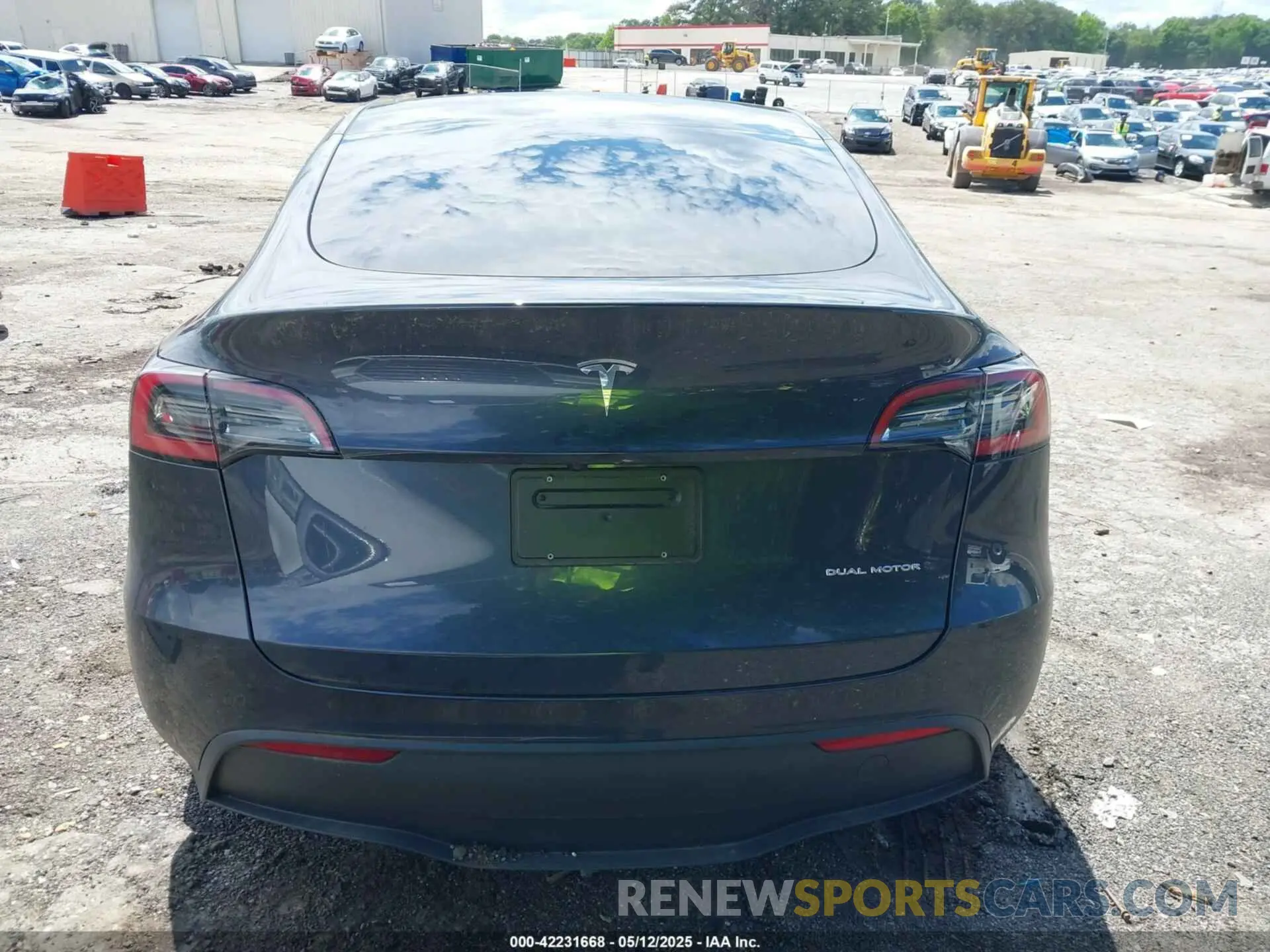 15 Photograph of a damaged car 7SAYGDEE9RA306574 TESLA MODEL Y 2024
