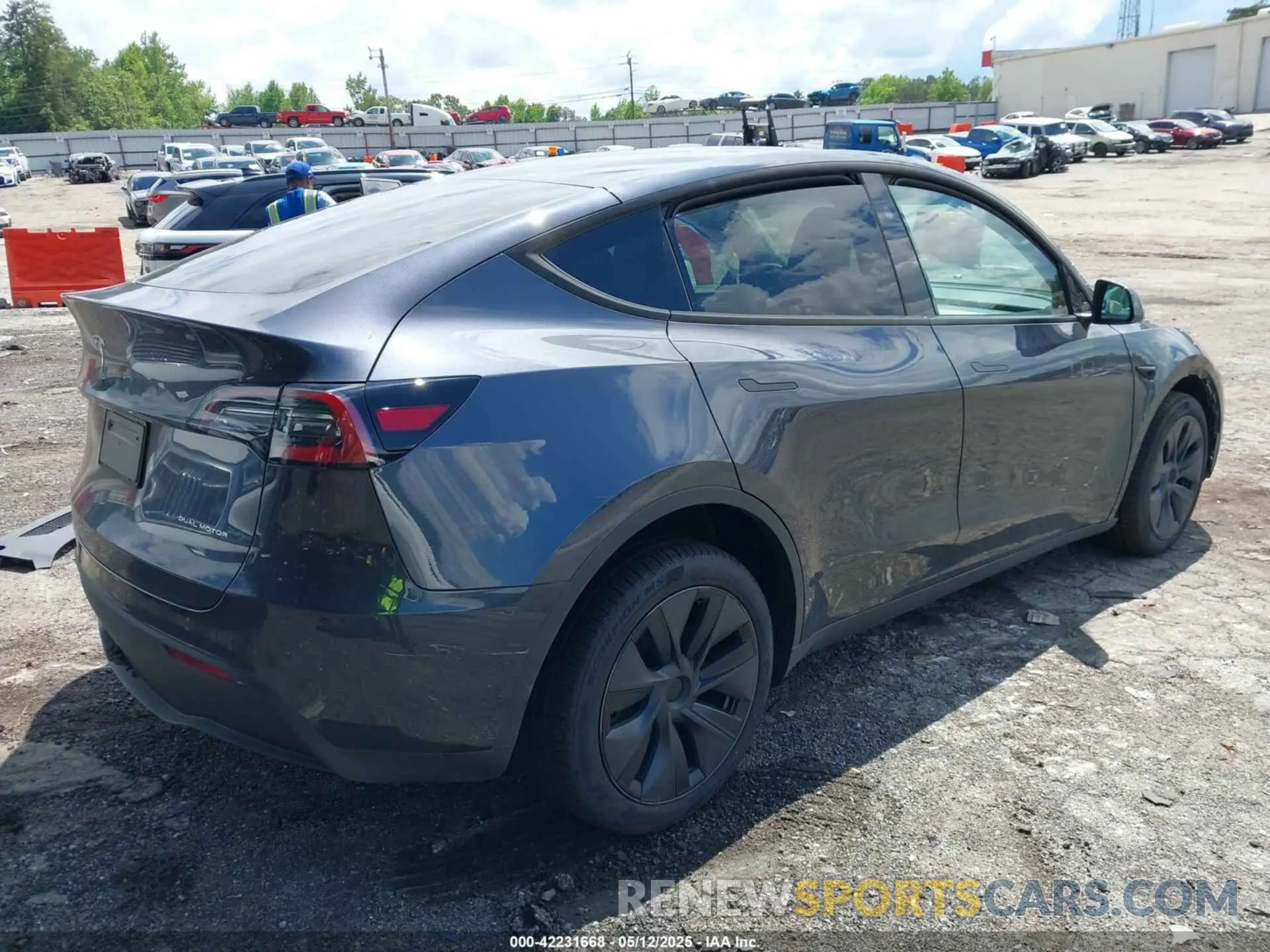 4 Photograph of a damaged car 7SAYGDEE9RA306574 TESLA MODEL Y 2024