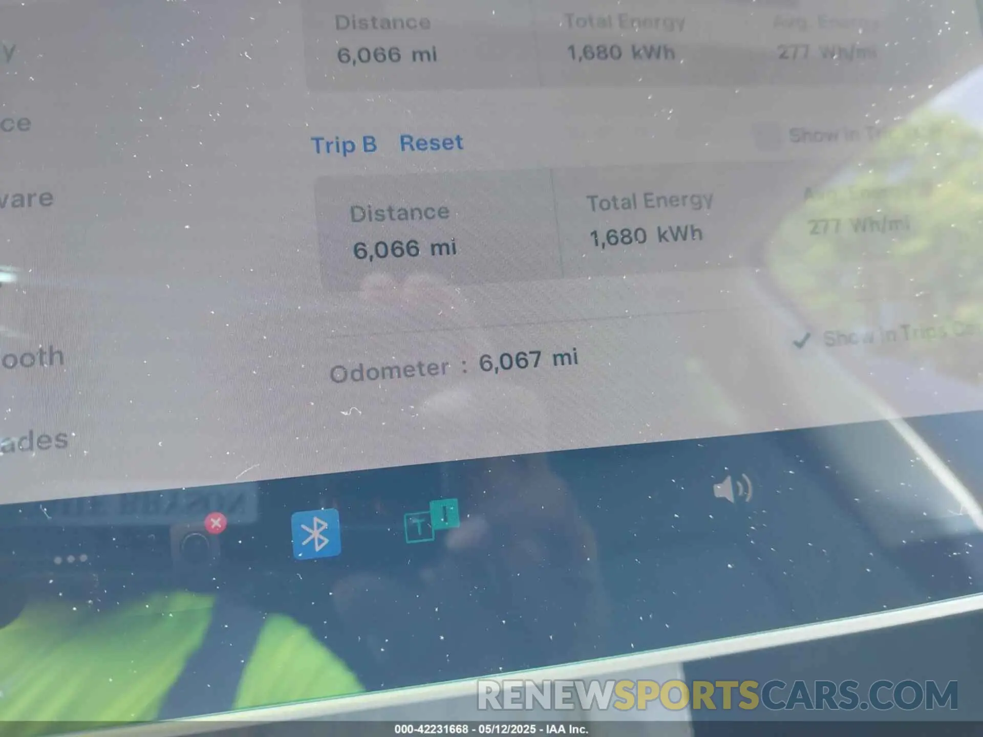7 Photograph of a damaged car 7SAYGDEE9RA306574 TESLA MODEL Y 2024