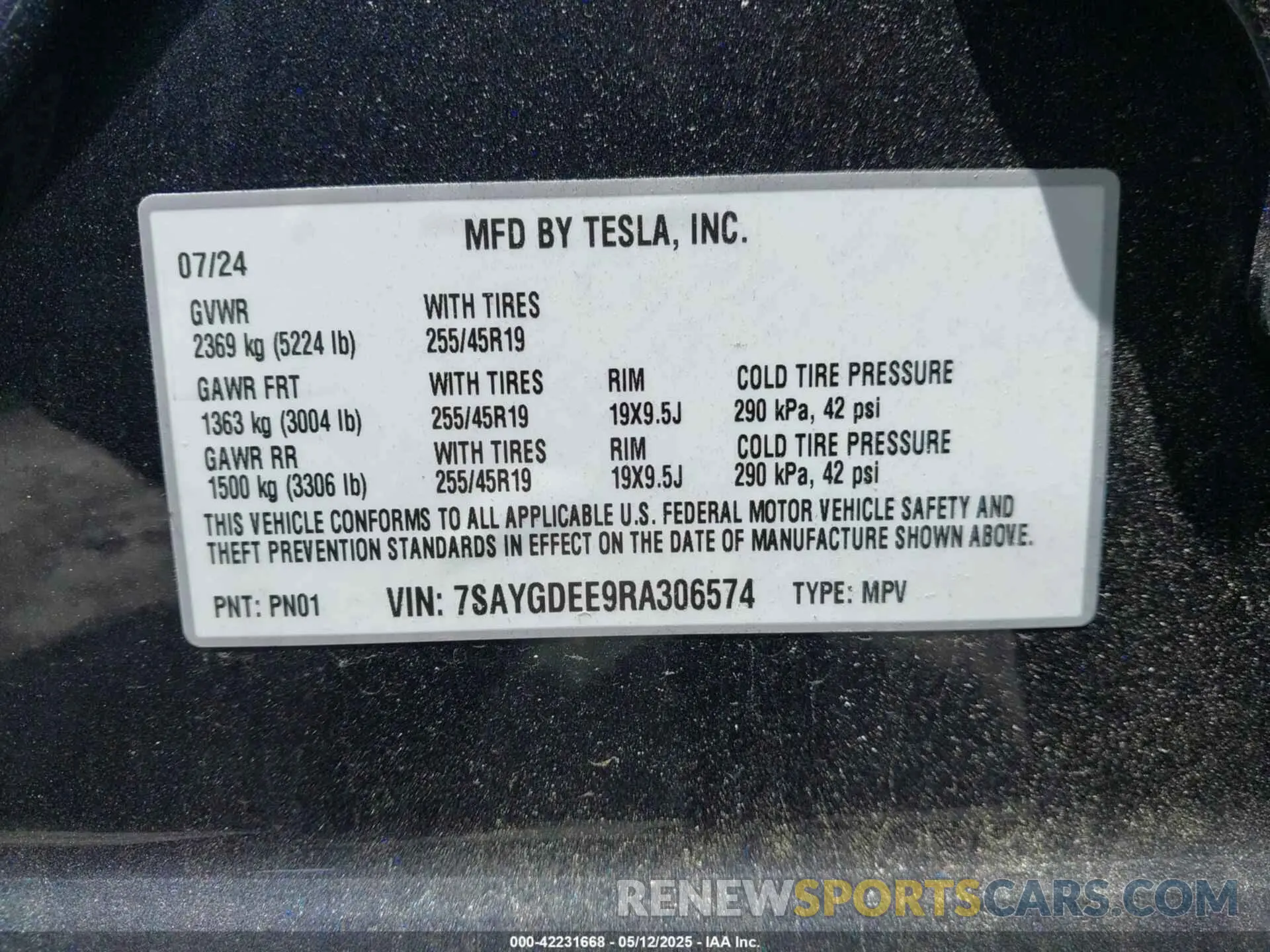 9 Photograph of a damaged car 7SAYGDEE9RA306574 TESLA MODEL Y 2024