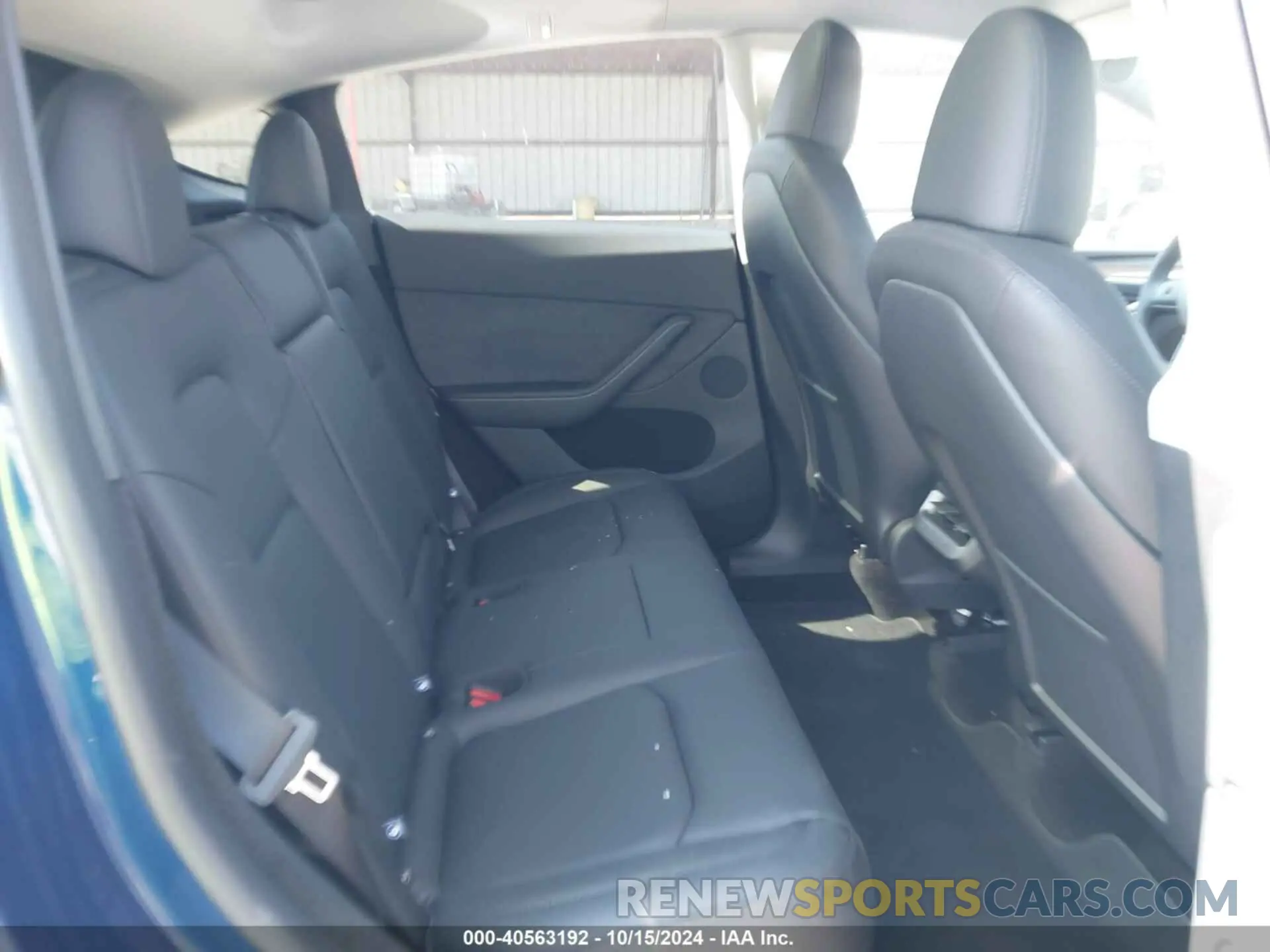 8 Photograph of a damaged car 7SAYGDEE9RA318773 TESLA MODEL Y 2024