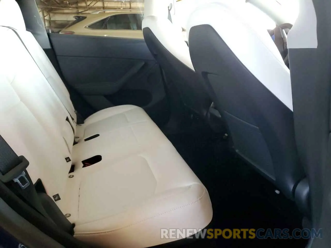 10 Photograph of a damaged car 7SAYGDEE9RA320636 TESLA MODEL Y 2024