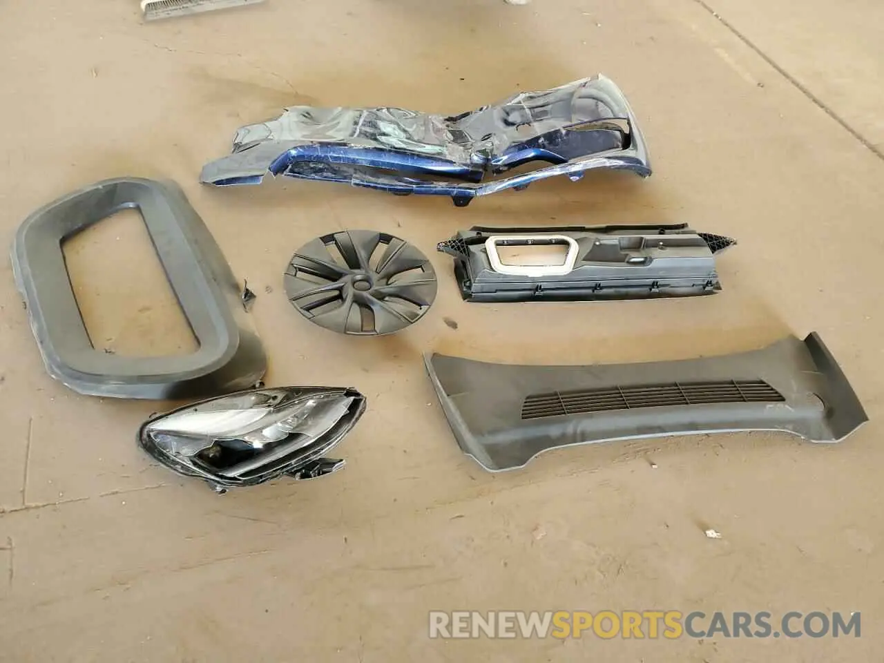 12 Photograph of a damaged car 7SAYGDEE9RA320636 TESLA MODEL Y 2024
