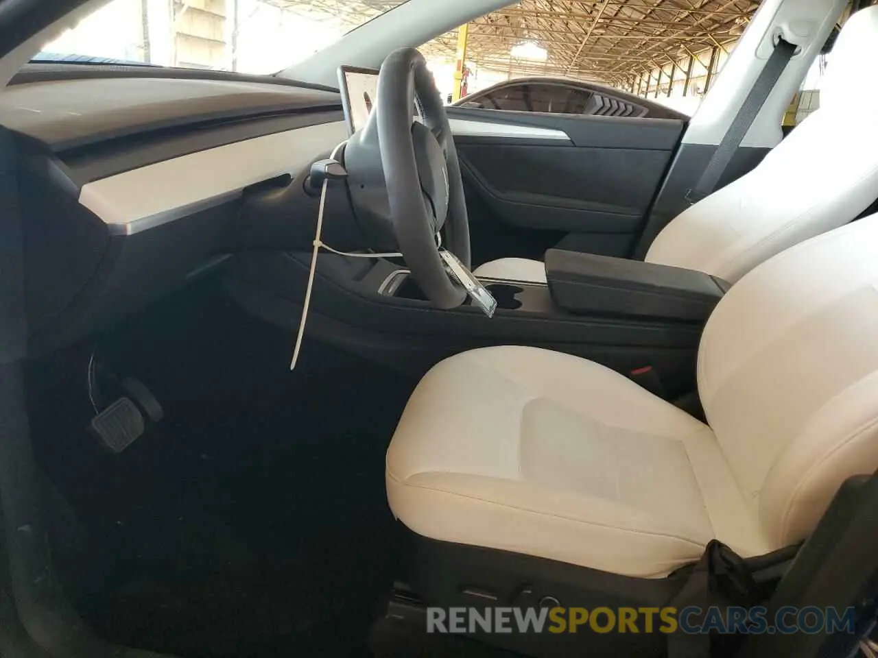 7 Photograph of a damaged car 7SAYGDEE9RA320636 TESLA MODEL Y 2024