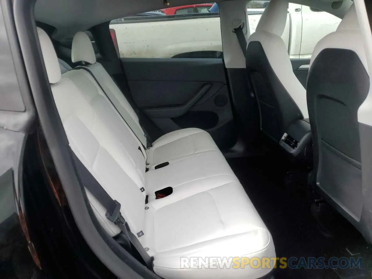 10 Photograph of a damaged car 7SAYGDEE9RA323200 TESLA MODEL Y 2024