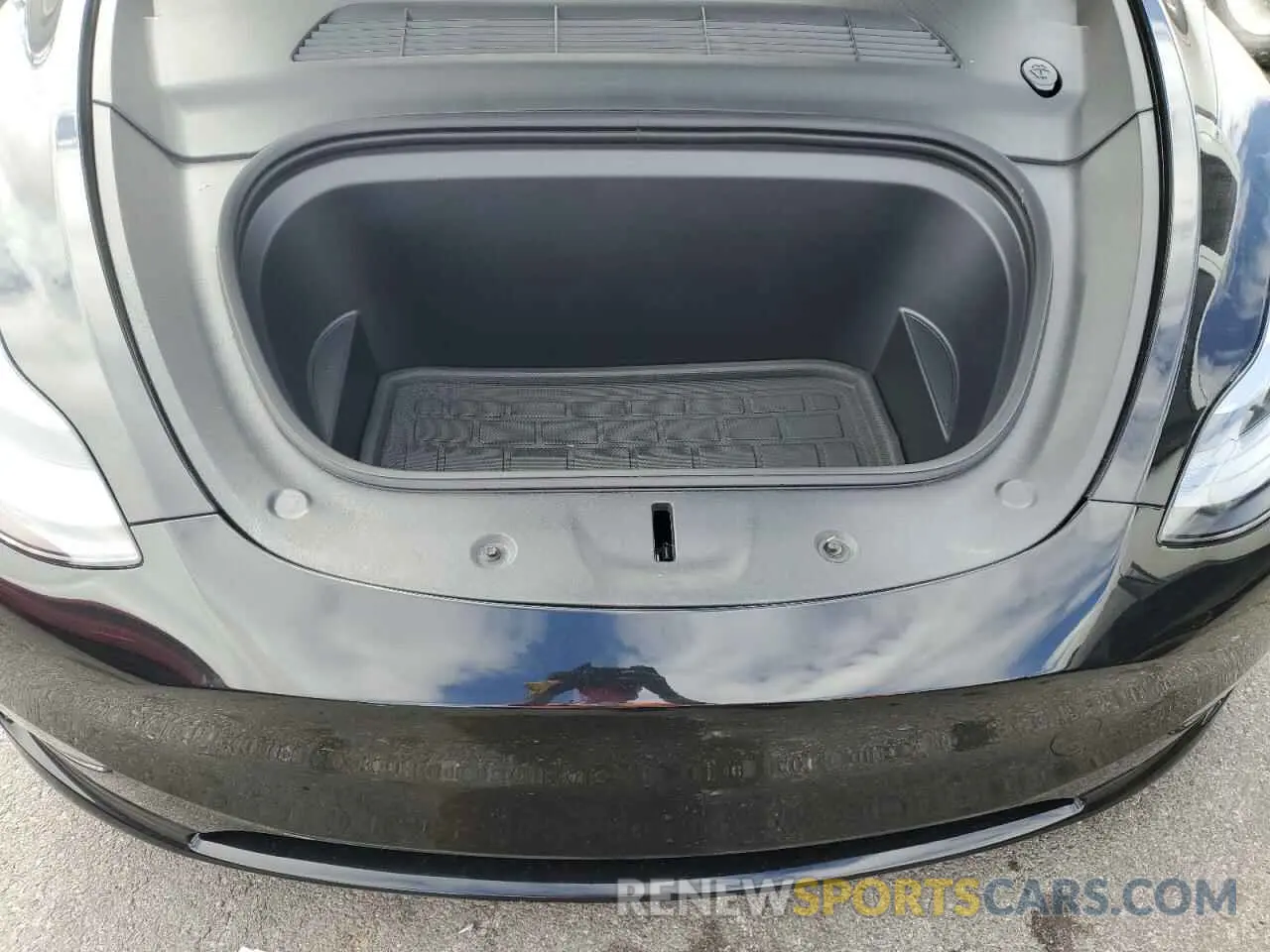 11 Photograph of a damaged car 7SAYGDEE9RA323200 TESLA MODEL Y 2024