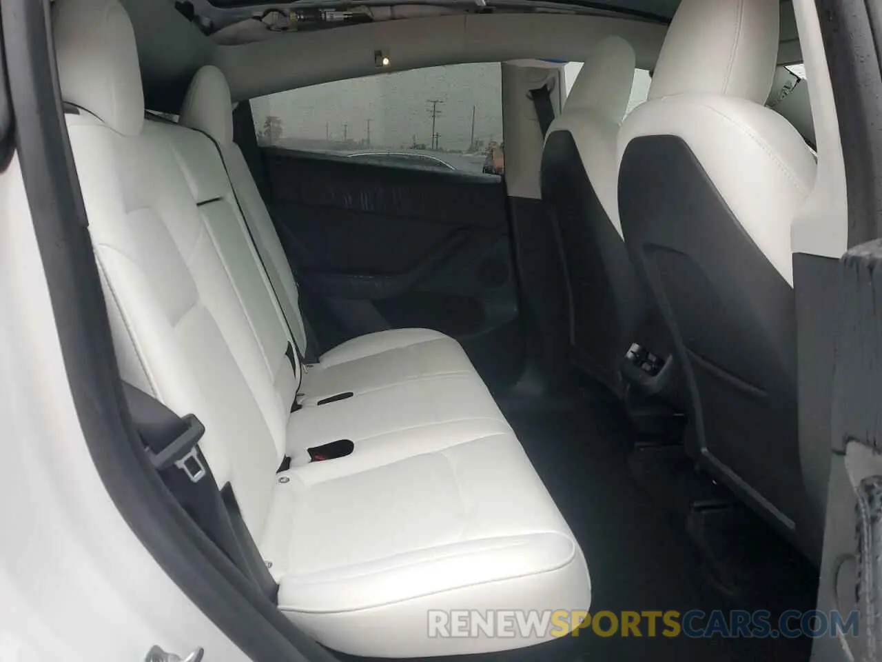 11 Photograph of a damaged car 7SAYGDEE9RF002292 TESLA MODEL Y 2024