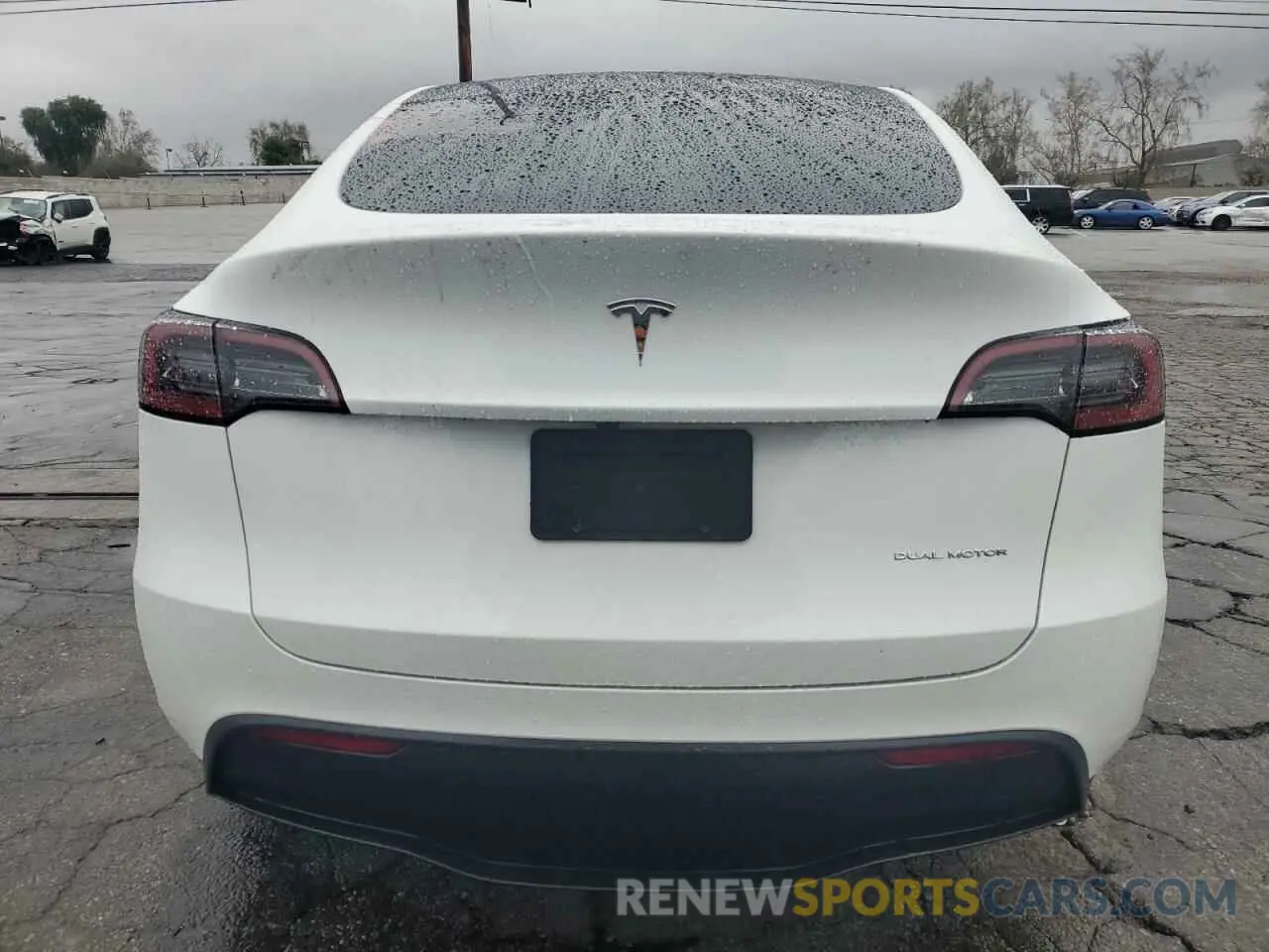 6 Photograph of a damaged car 7SAYGDEE9RF002292 TESLA MODEL Y 2024