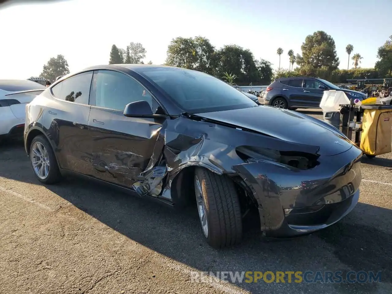 4 Photograph of a damaged car 7SAYGDEE9RF032280 TESLA MODEL Y 2024