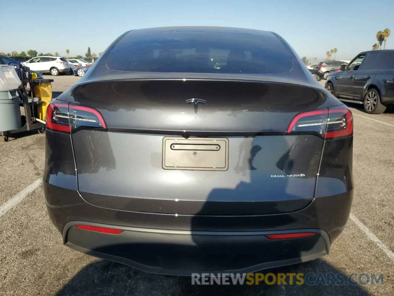 6 Photograph of a damaged car 7SAYGDEE9RF032280 TESLA MODEL Y 2024