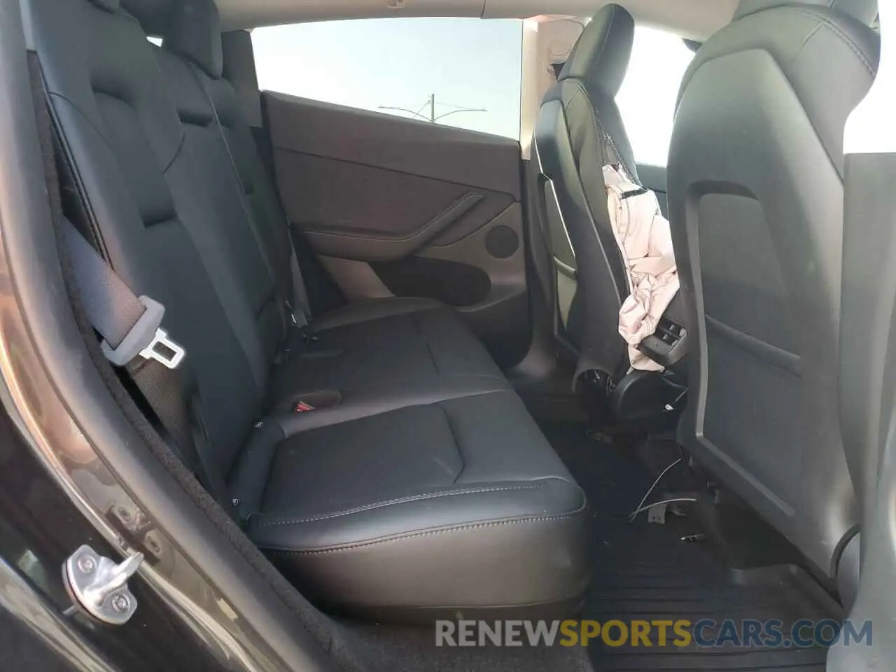 10 Photograph of a damaged car 7SAYGDEE9RF078563 TESLA MODEL Y 2024
