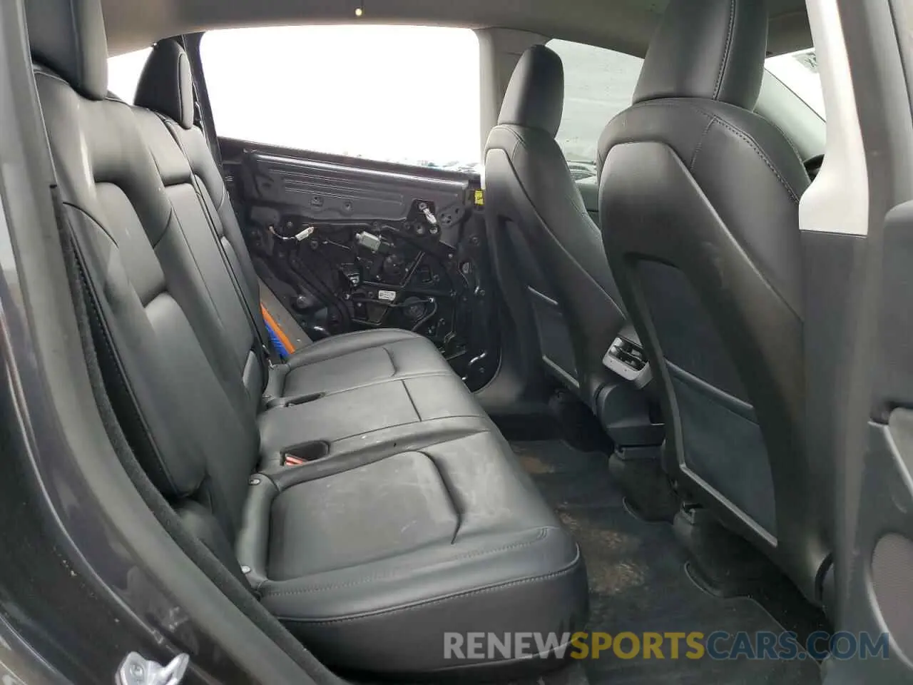 10 Photograph of a damaged car 7SAYGDEE9RF121816 TESLA MODEL Y 2024