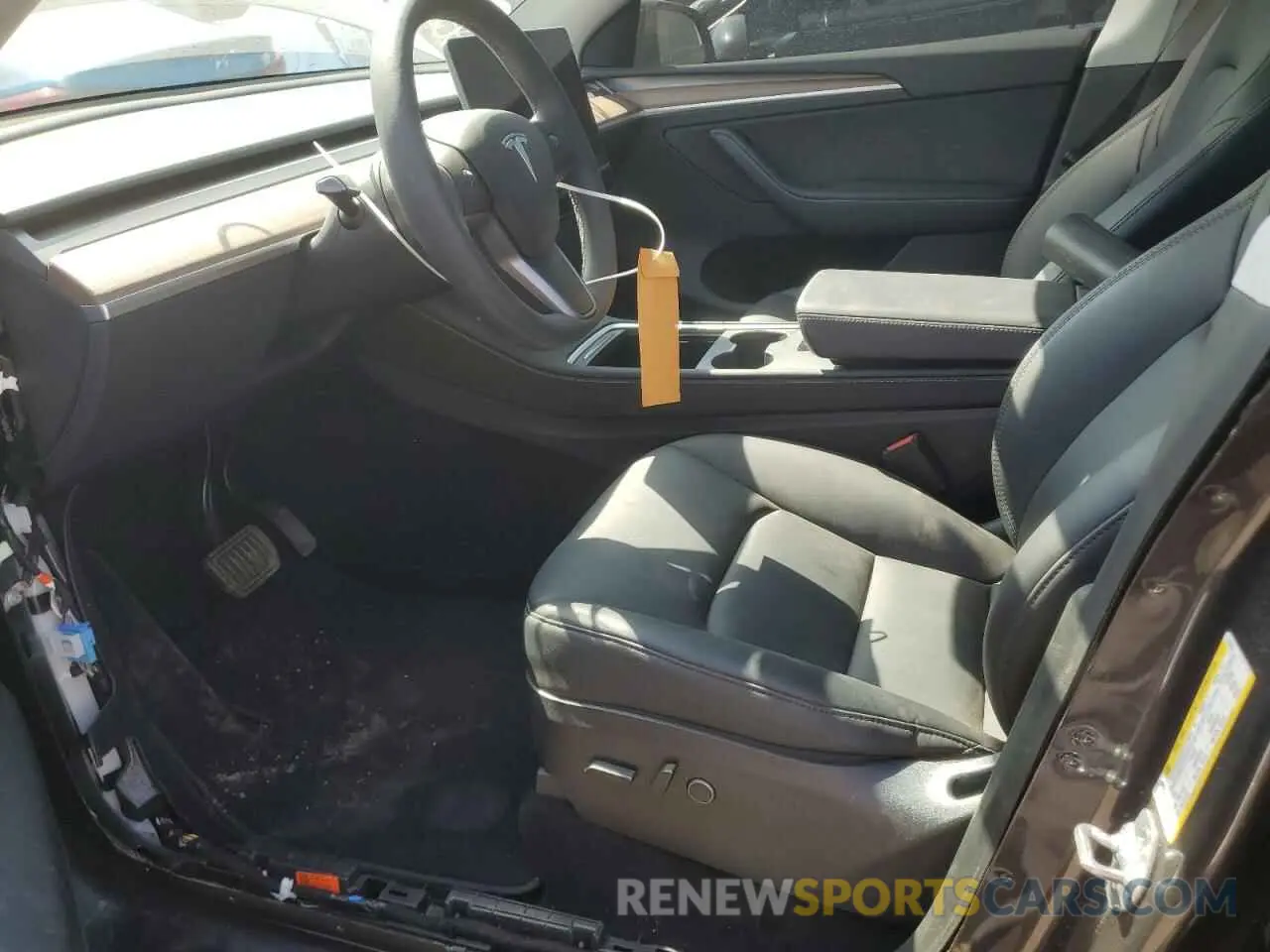 7 Photograph of a damaged car 7SAYGDEE9RF121816 TESLA MODEL Y 2024