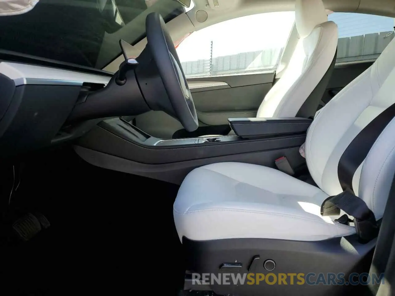7 Photograph of a damaged car 7SAYGDEE9RF125137 TESLA MODEL Y 2024