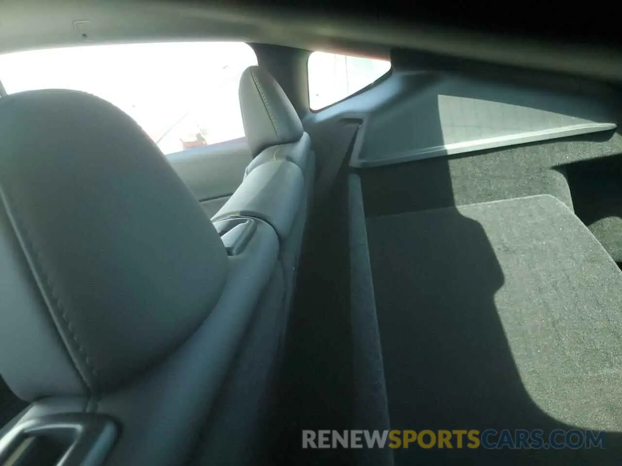 10 Photograph of a damaged car 7SAYGDEE9RF129530 TESLA MODEL Y 2024