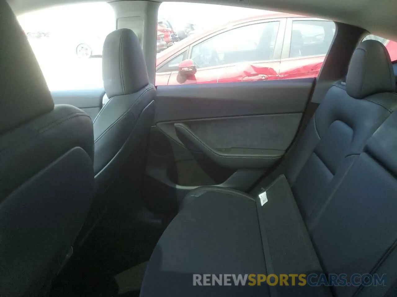 8 Photograph of a damaged car 7SAYGDEE9RF129530 TESLA MODEL Y 2024