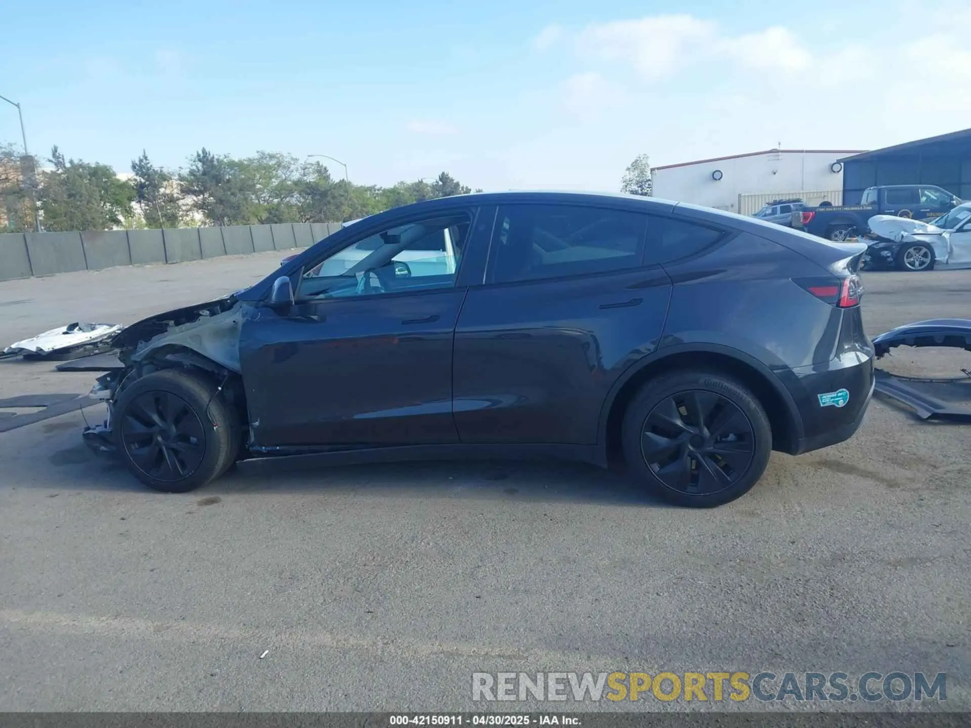 15 Photograph of a damaged car 7SAYGDEE9RF177495 TESLA MODEL Y 2024